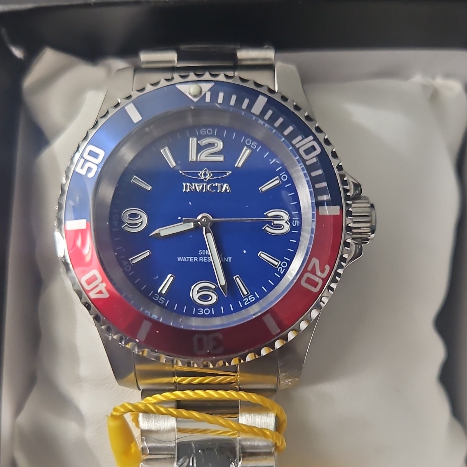 Invicta Invincible Men’s Quartz Diver Watch Blue Dial Red/Blue Bezel Box 40mm