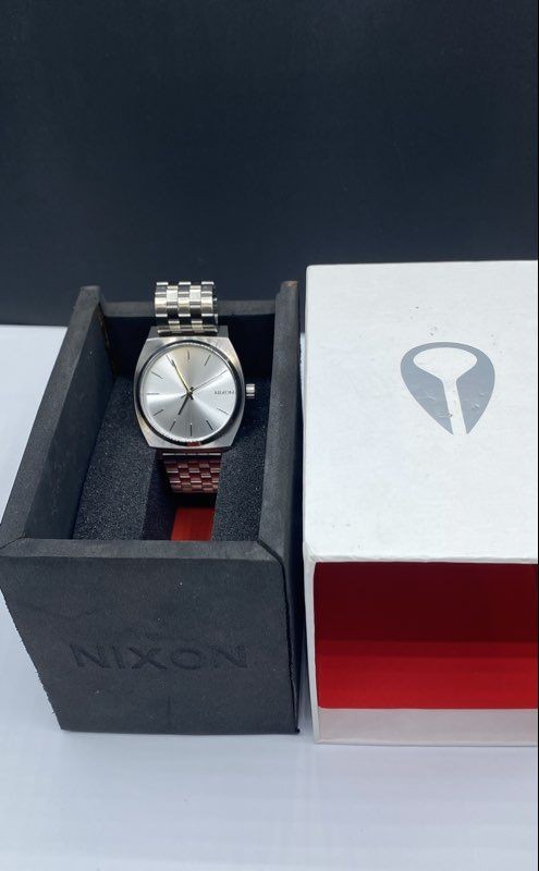 Nixon Time Teller Minimal Women’s Stainless Steel Quartz Watch Silver Dial Box