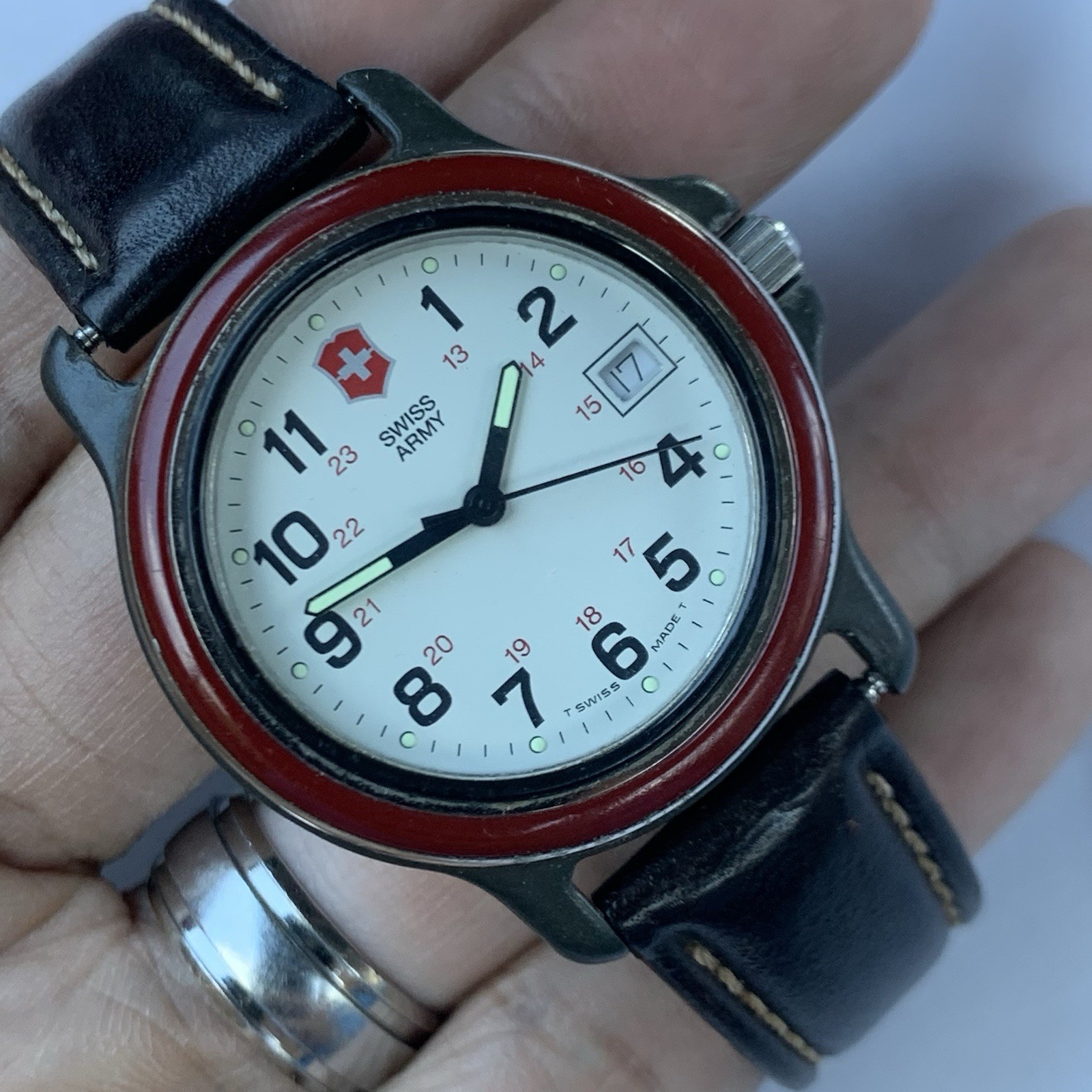 🔴 Vintage 1995 Swiss Army Watch – Quartz | Swiss Made | Military-Style
