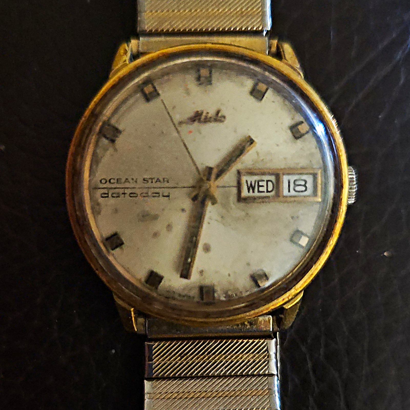Mido Ocean Star Datoday Auto Day/Date Vintage 1970s 36mm Gold/White