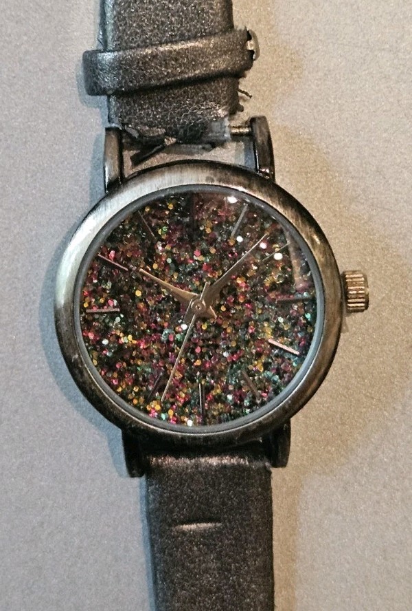 GENEVA Glitter Face Women’s Fashion Quartz Wristwatch Leather Band Needs Battery