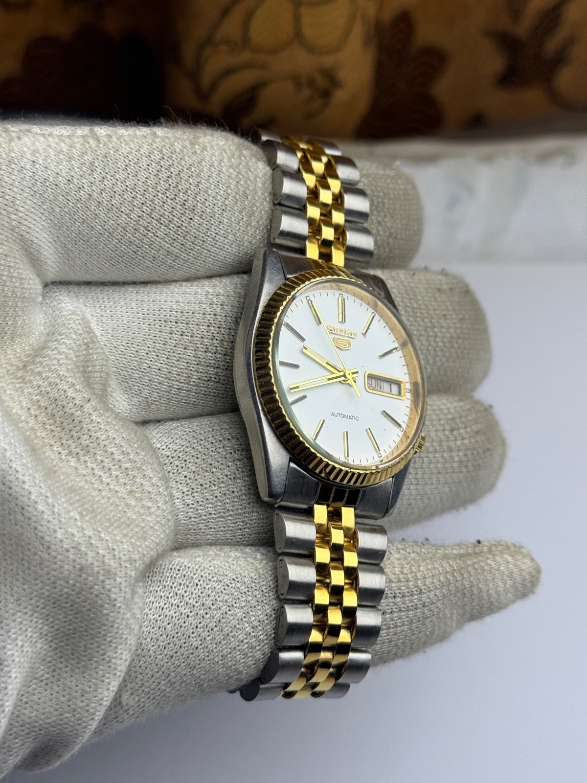 Vintage Seiko 5 7009 Automatic White Dial Fluted Bezel Two Tone Jubilee Men’s