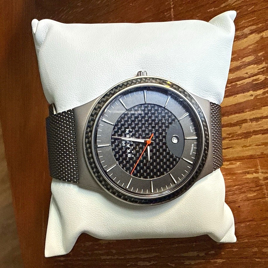 Skagen Denmark Quartz Analog Wristwatch Gray Dial Mesh Band w/ Box Manual
