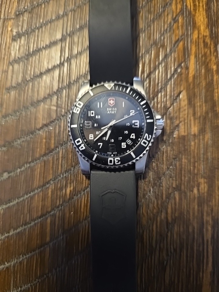 Swiss Army Watch – 24137 – Victorinox Maverick Black Dial