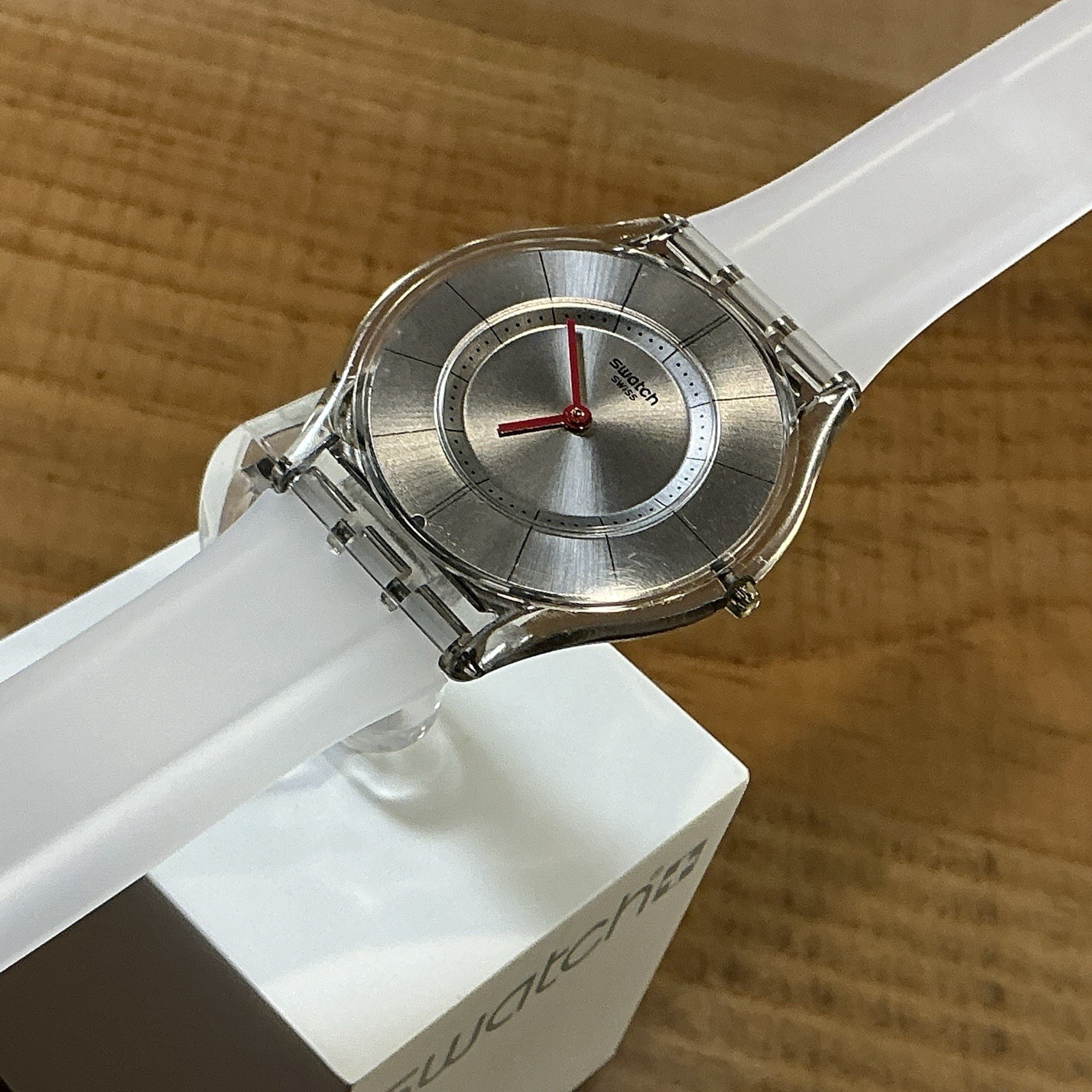 Skin – Ultra Thin – Silver Dial / Red Hands – 34mm