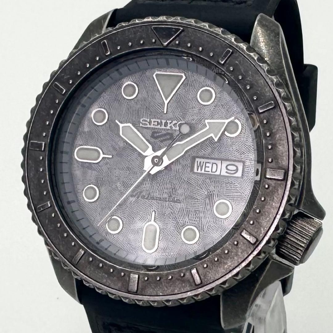 Operating overseas model SEIKO 5 diver’s watch back guilloche Safe packing!