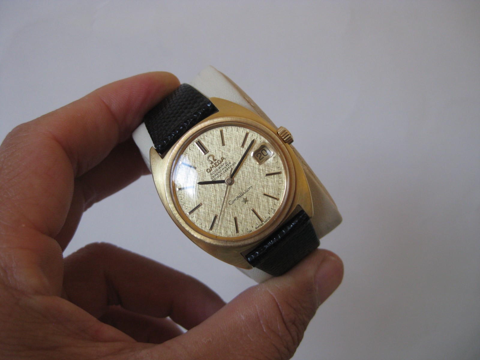 Omega 18K Solid Gold Constellation C Case Texture Linen Dial Watch 35mm Serviced