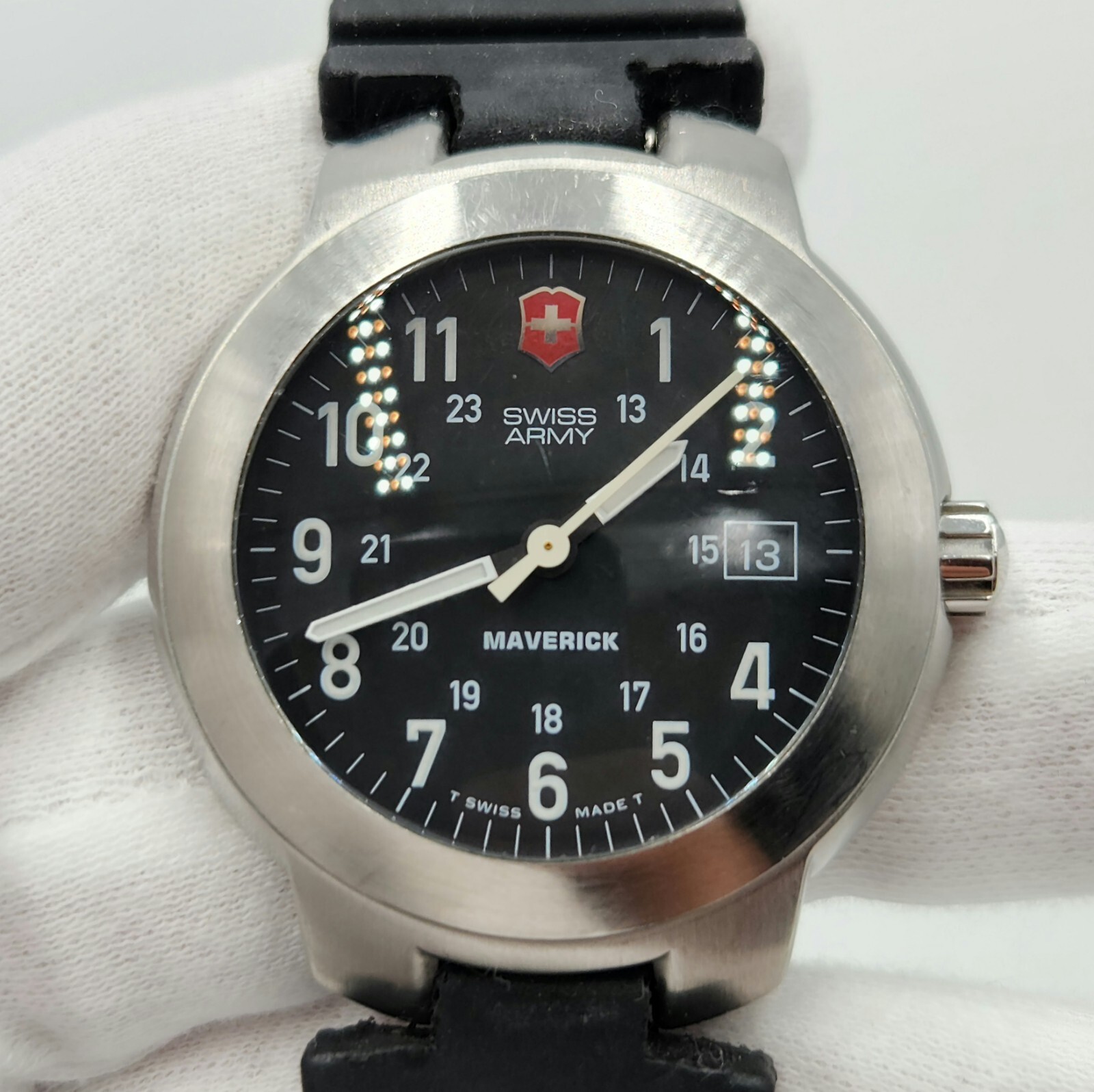 Victorinox Swiss Army Maverick Men’s Silver Tone Case Swiss Made Quartz Watch