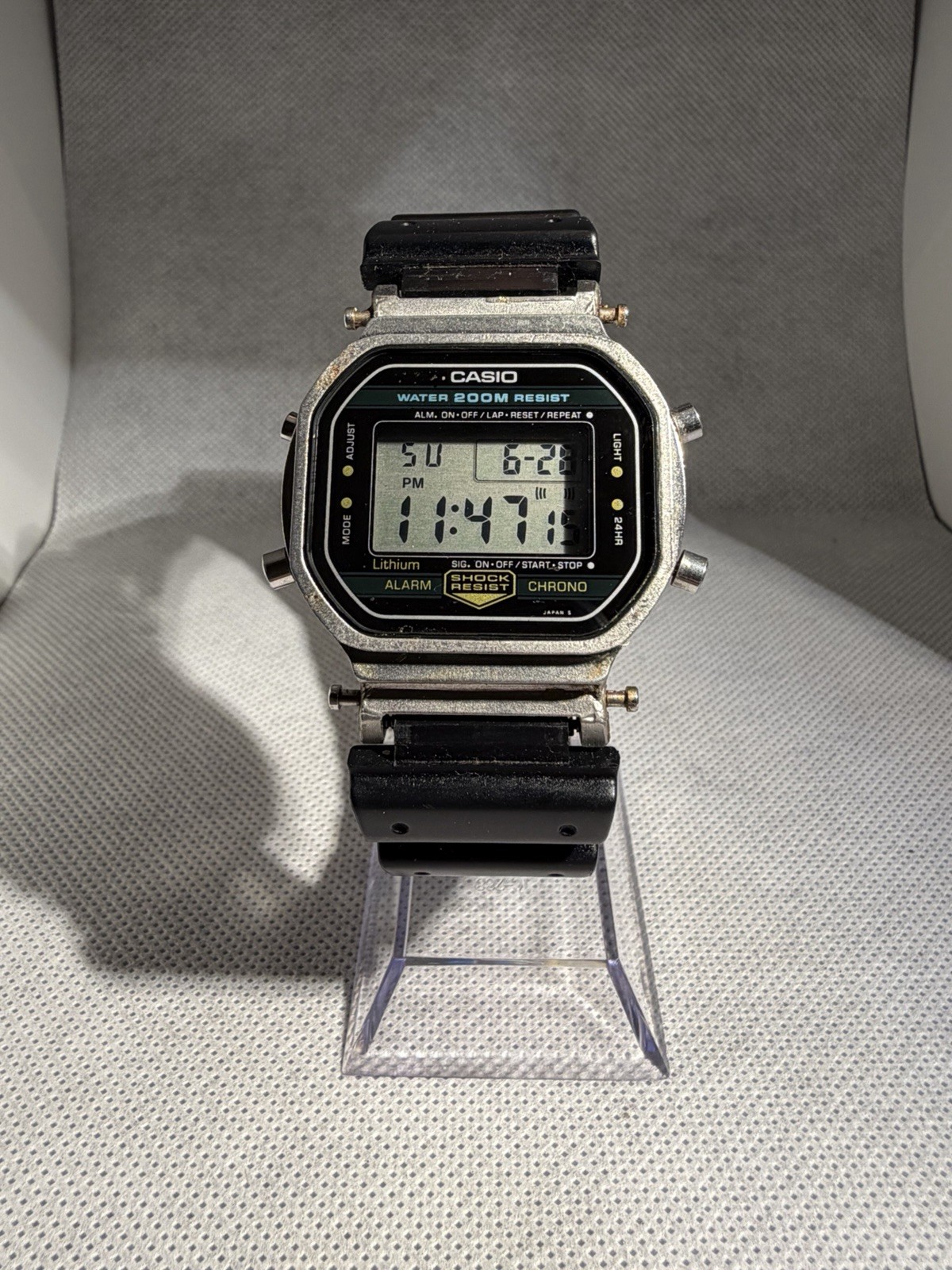 Vintage CASIO G-Shock (240) DW-5200 Alarm Chronograph Digital Watch – Running