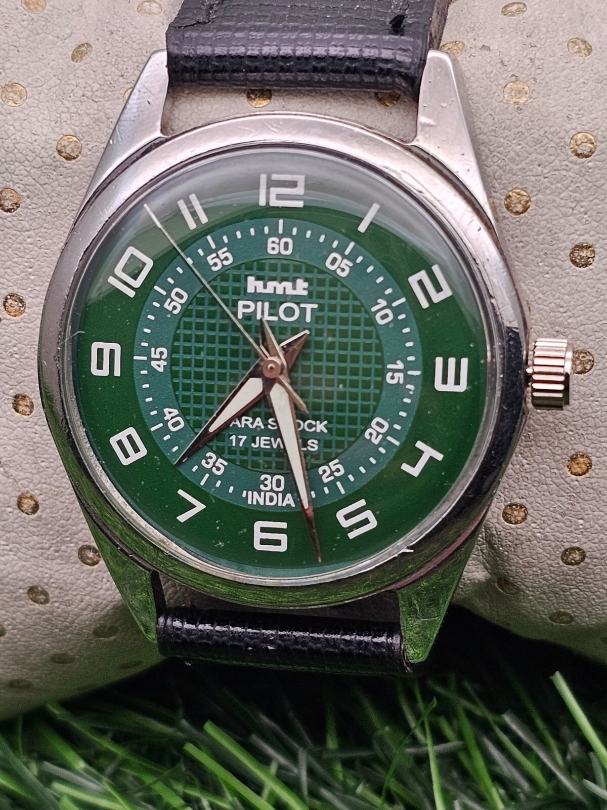 Beautiful Mens HMT Pilot Parashock Mechanical Wind 17J Watch Green Dial