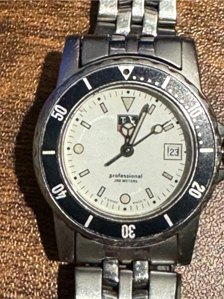TAG Heuer Professional Quartz 200m Diver White Dial Black Bezel Date Steel
