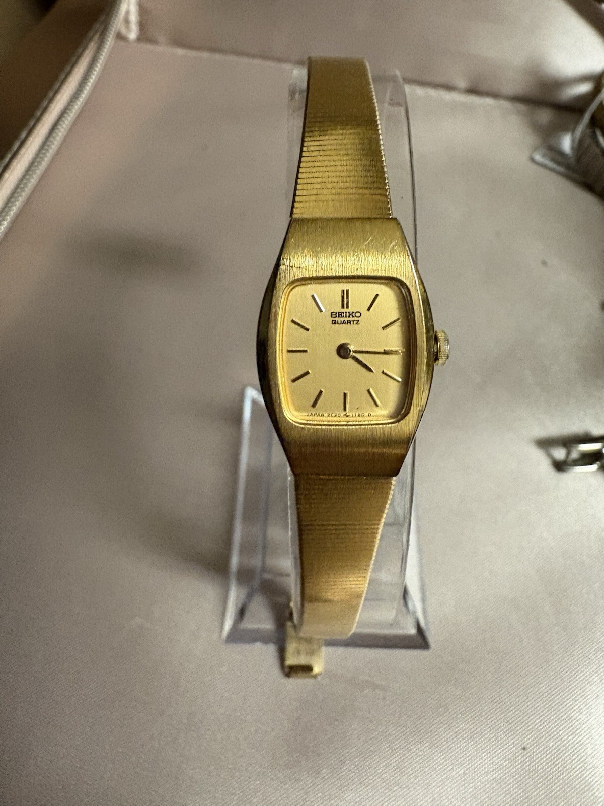 Seiko Quartz Wristwatch Gold Rectangle Analog Bracelet Band Stick Indexes