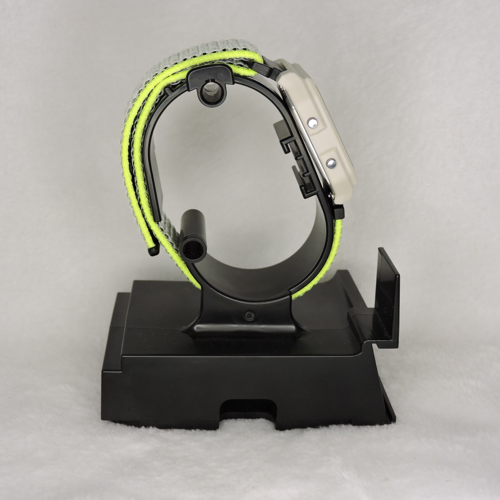 Custom Casio LF-20W – Color mod + Custom band – Neon Yellow
