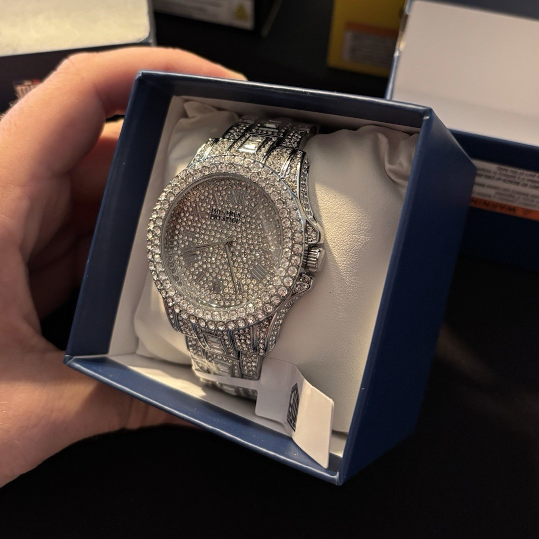 Montres Prestige after dark X Invicta fully iced out 44mm