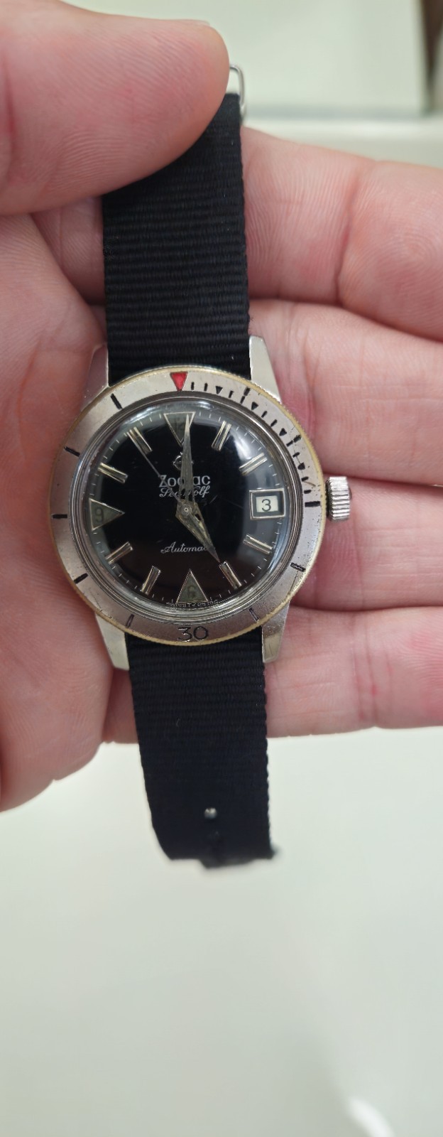 Zodiac Sea Wolf Automatic Diver 200m Black Dial Date Nylon Strap Rot Bezel