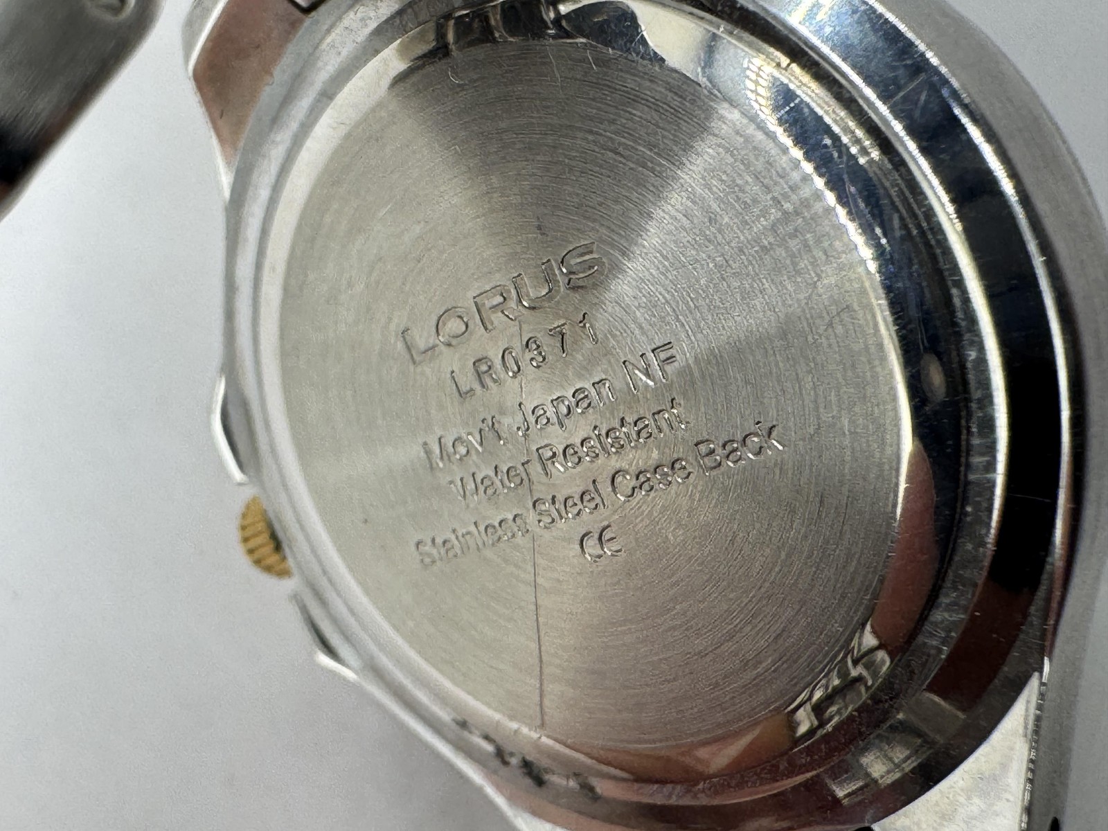 LORUS TWO-TONE STAINLESS WATCH AQUA DIAL DATE 100 FEET JAPAN MOVEMENT LRG371