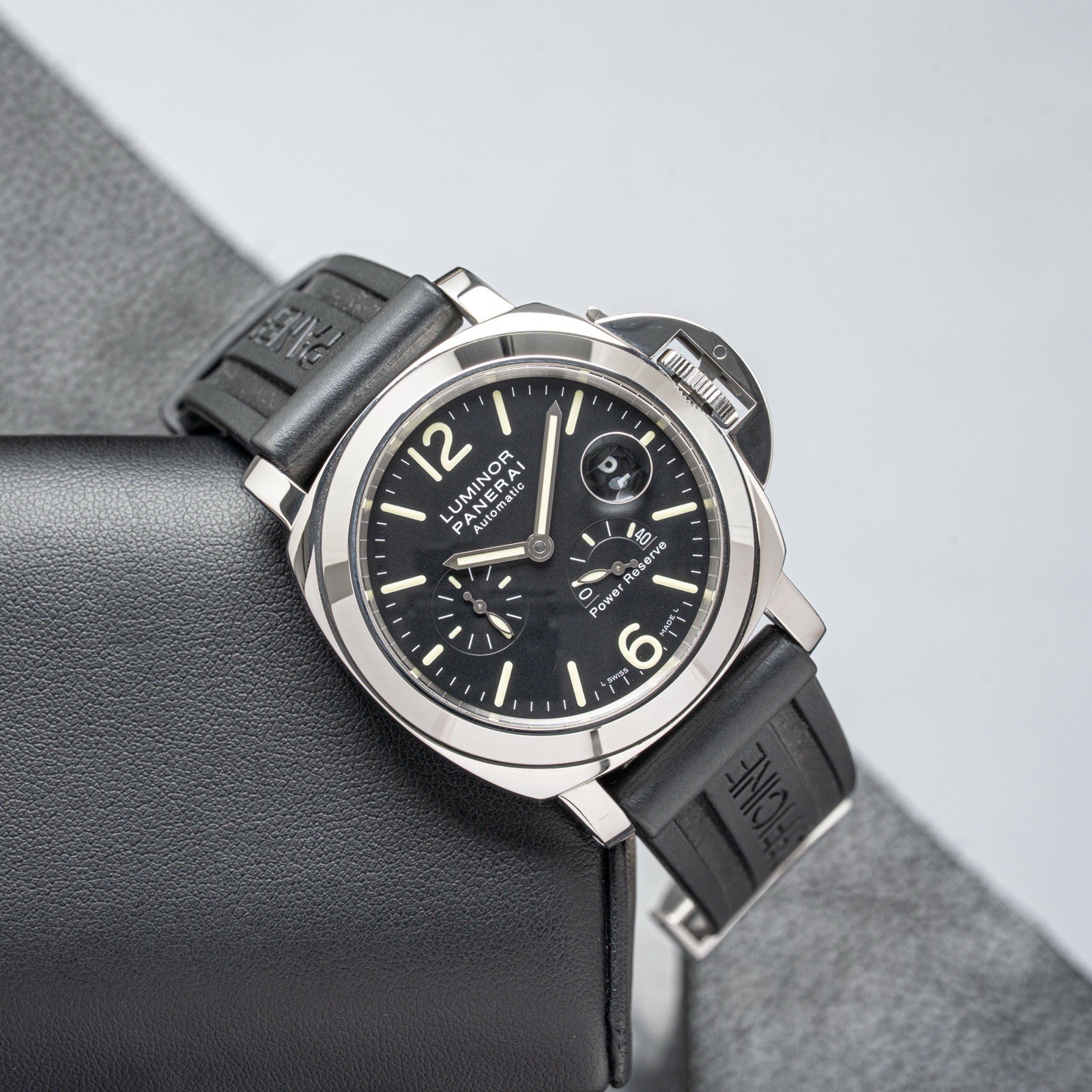 Panerai Luminor Men’s Black Watch with Rubber Strap – PAM00090