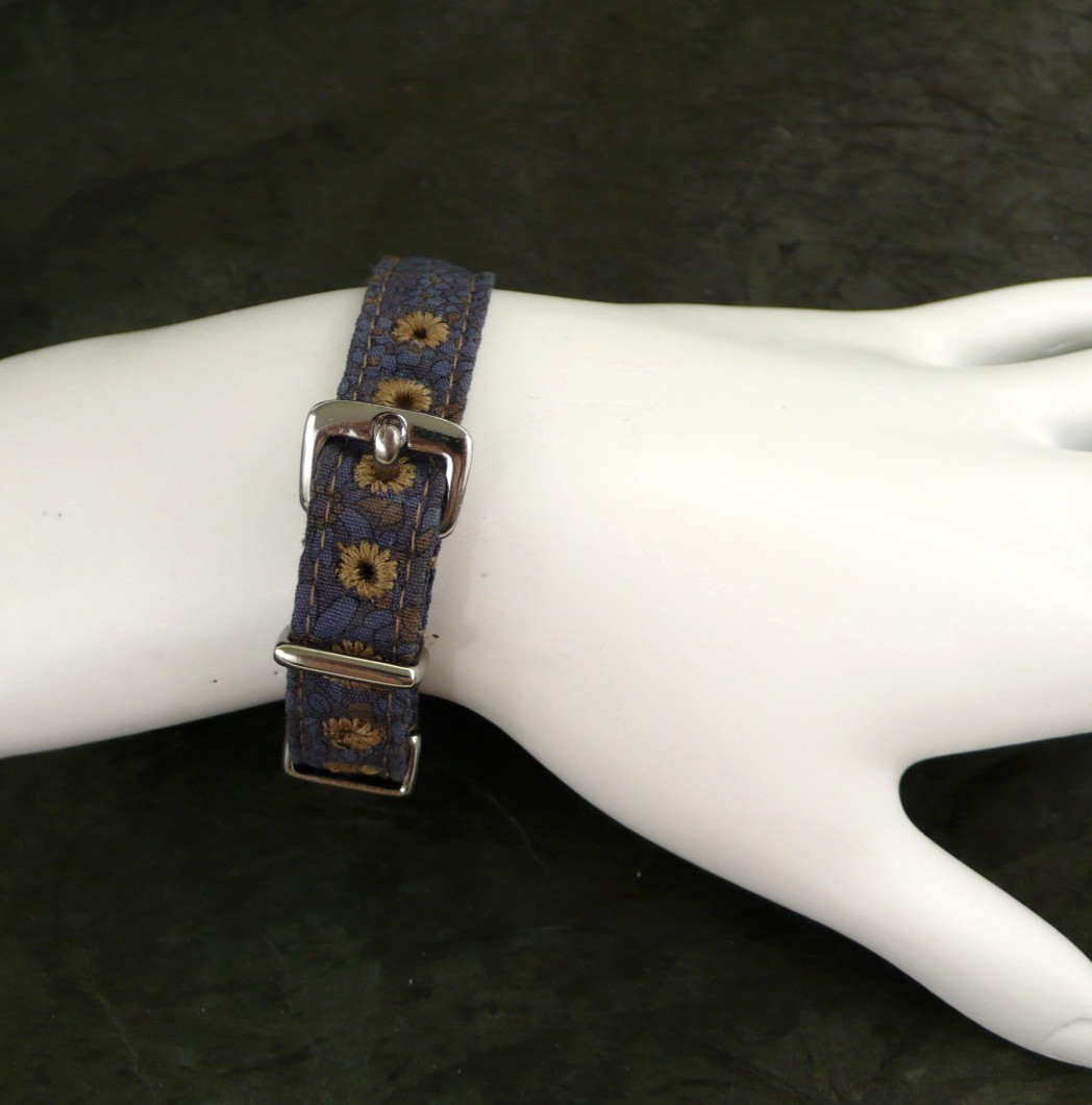 NEW J. CREW NAVY BLUE FLORAL FABRIC WOMENS SLIP ON WATCH BAND 14mm SILVER BUCKLE