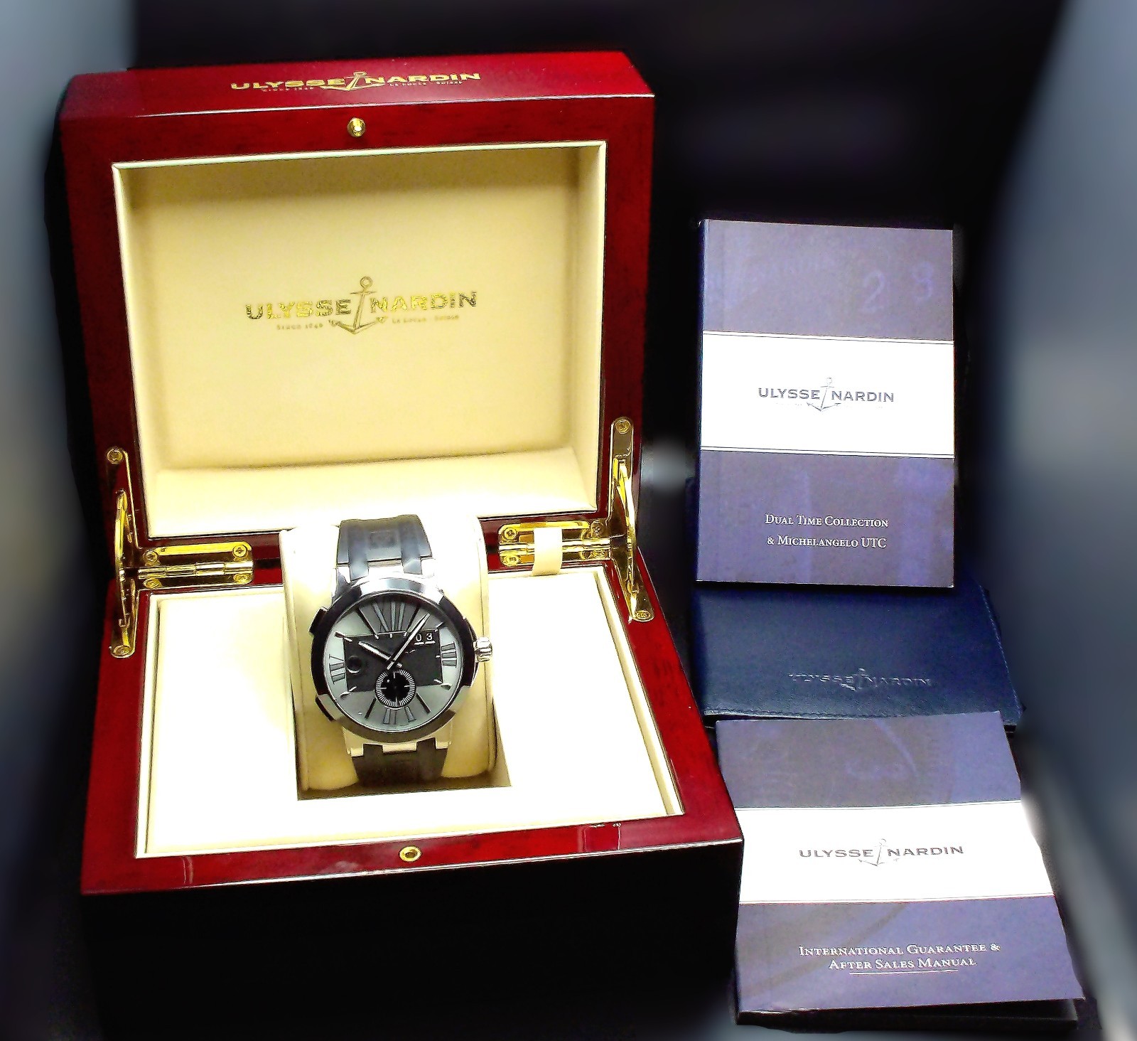 Ulysse Nardin Executive Dual Time Silver Dial 243-00-3/421 with Rubber Strap