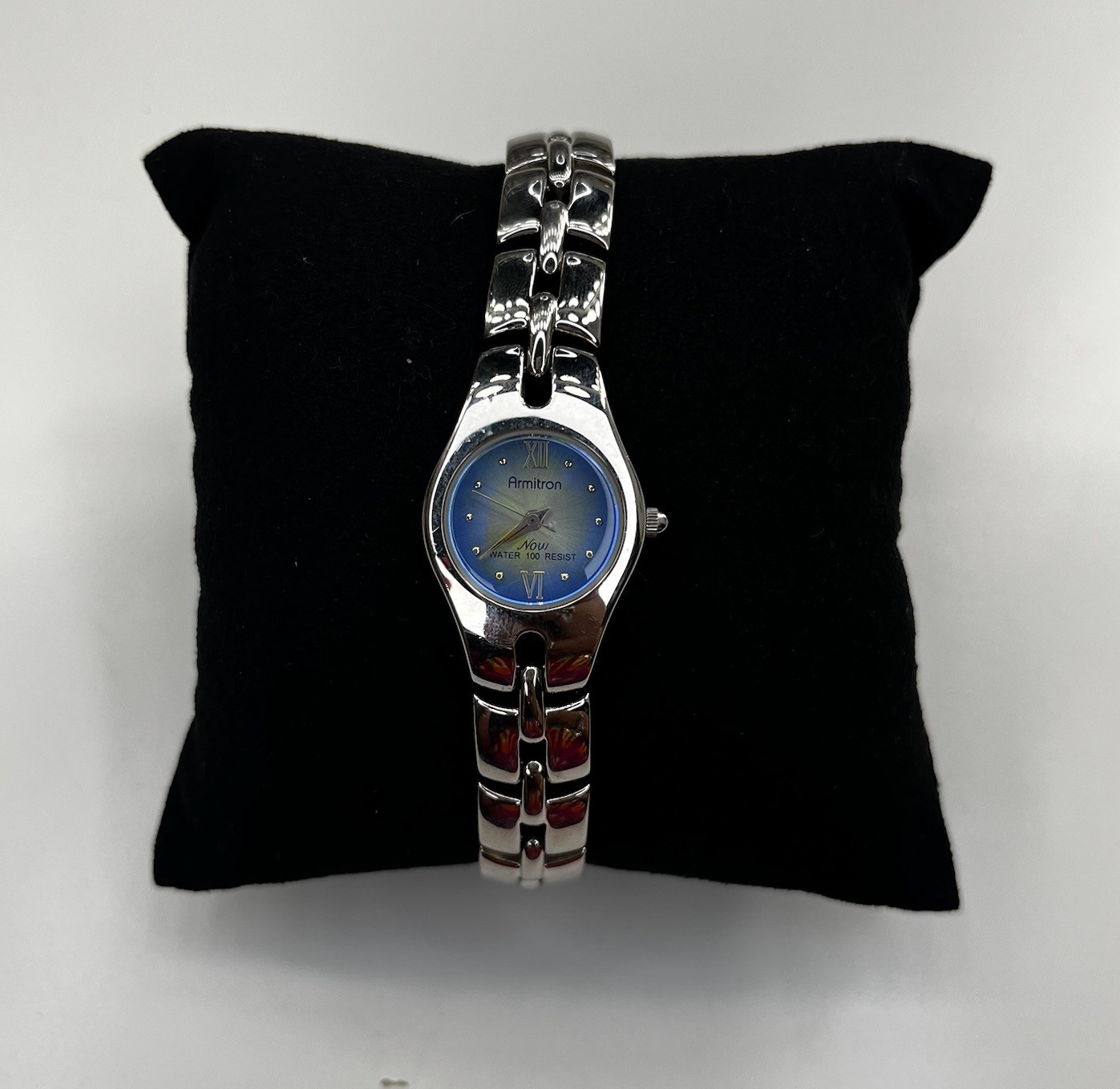 Ladies Armitron Silver Tone Blue Iridescent Link Bracelet Watch New Battery