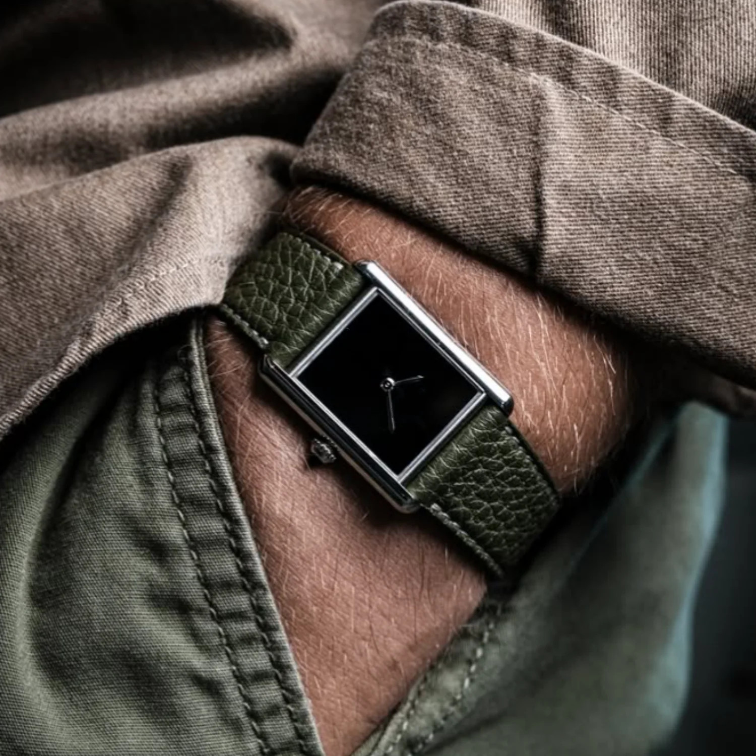 CILOA 2026 Men’s Square Leather Strap Elegant Light Waterproof Quartz Watch