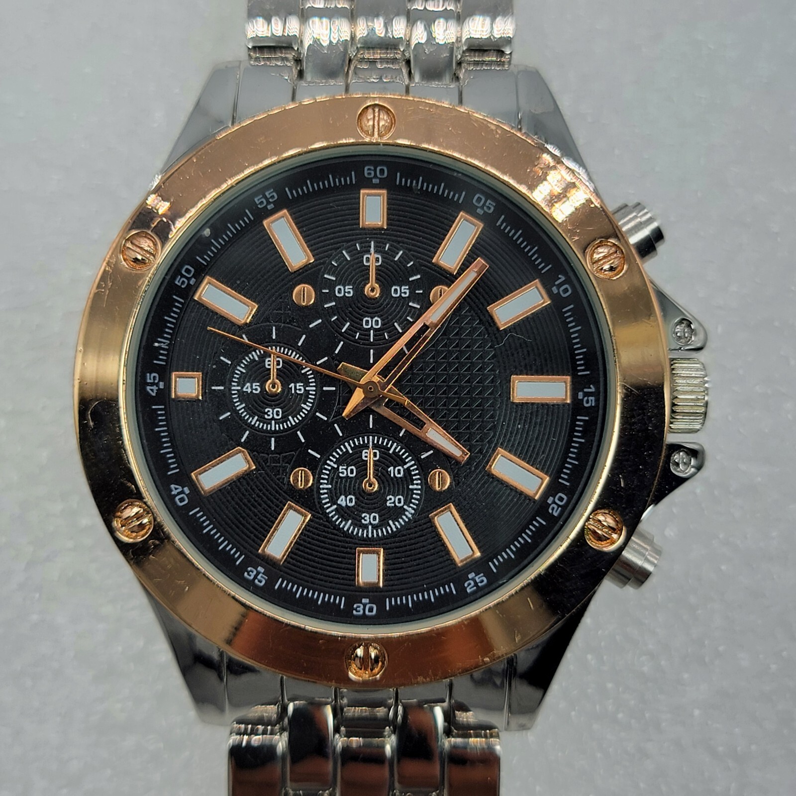 Men Quartz Watch 46mm Rose Gold Silver Tone Band 8.25″ , Runs