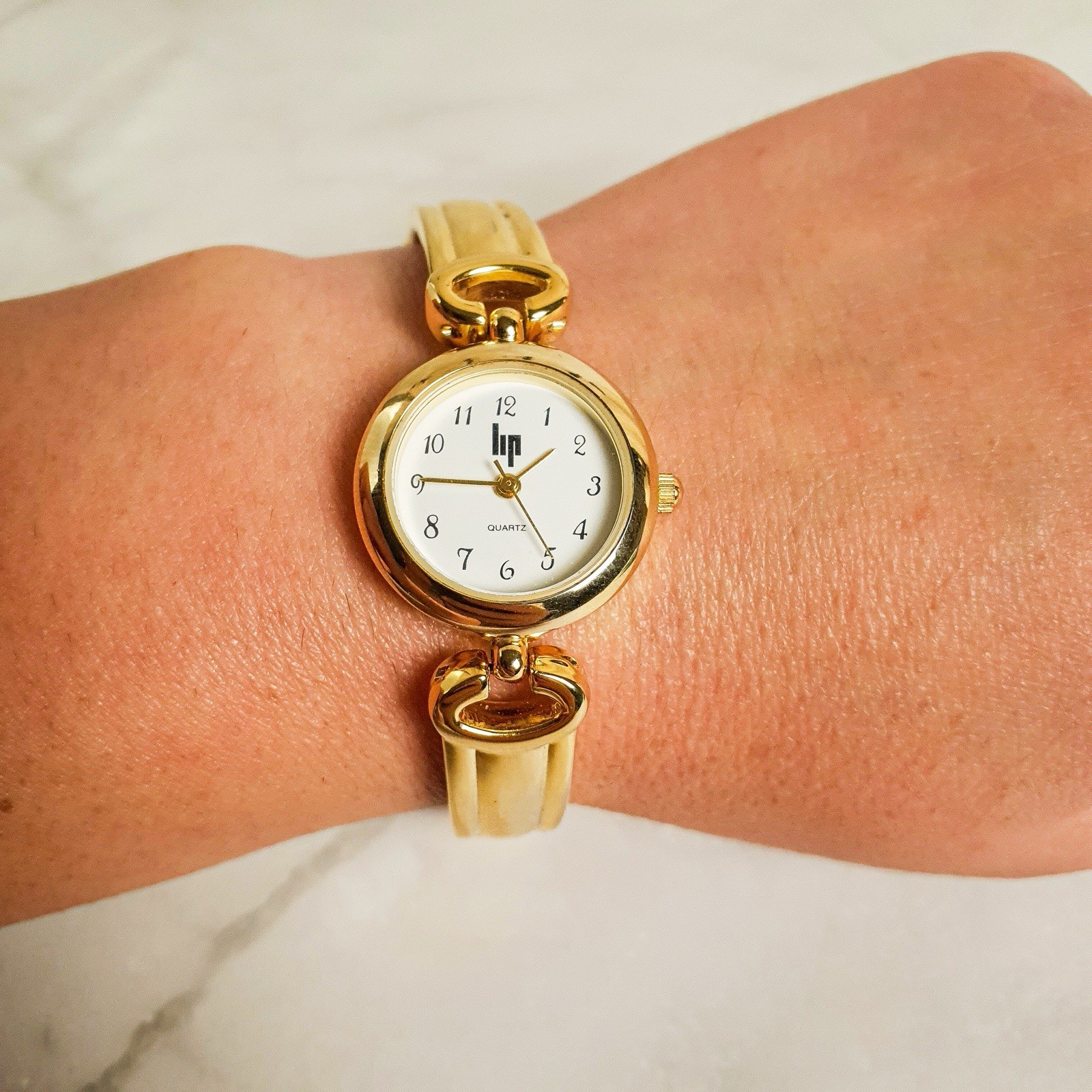 HP Ladies Gold Tone Quartz Wrist Watch White Dial Working New Battery