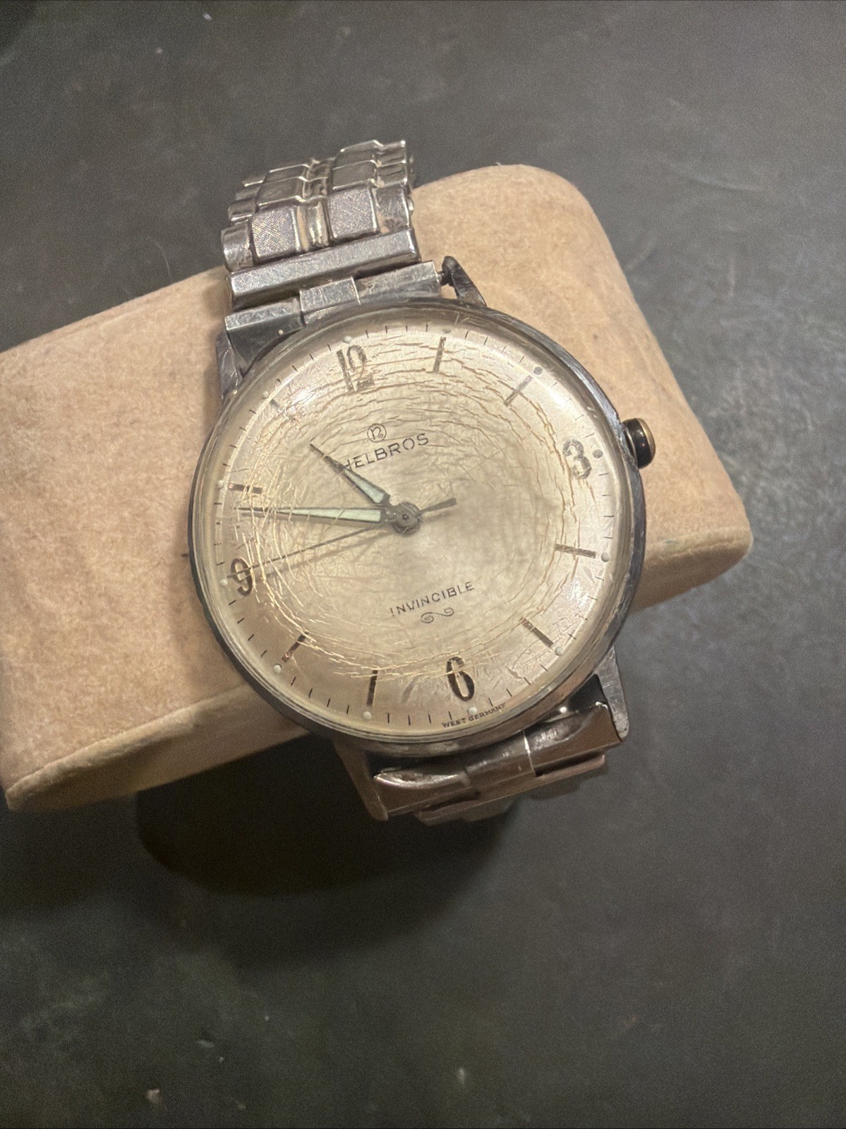 AL31 Vintage Helbros Invincible Mechanical Wind 17J 35mm Runs On&Off As Is**