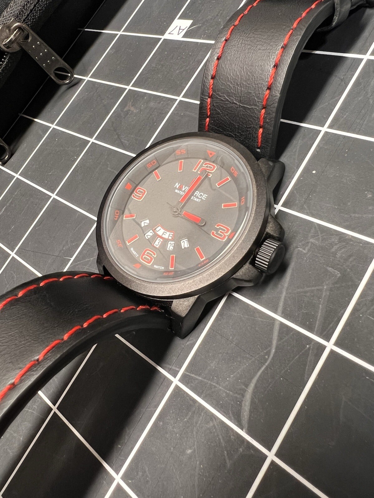 Naviforce NF9028M black/red Used Wristwatch