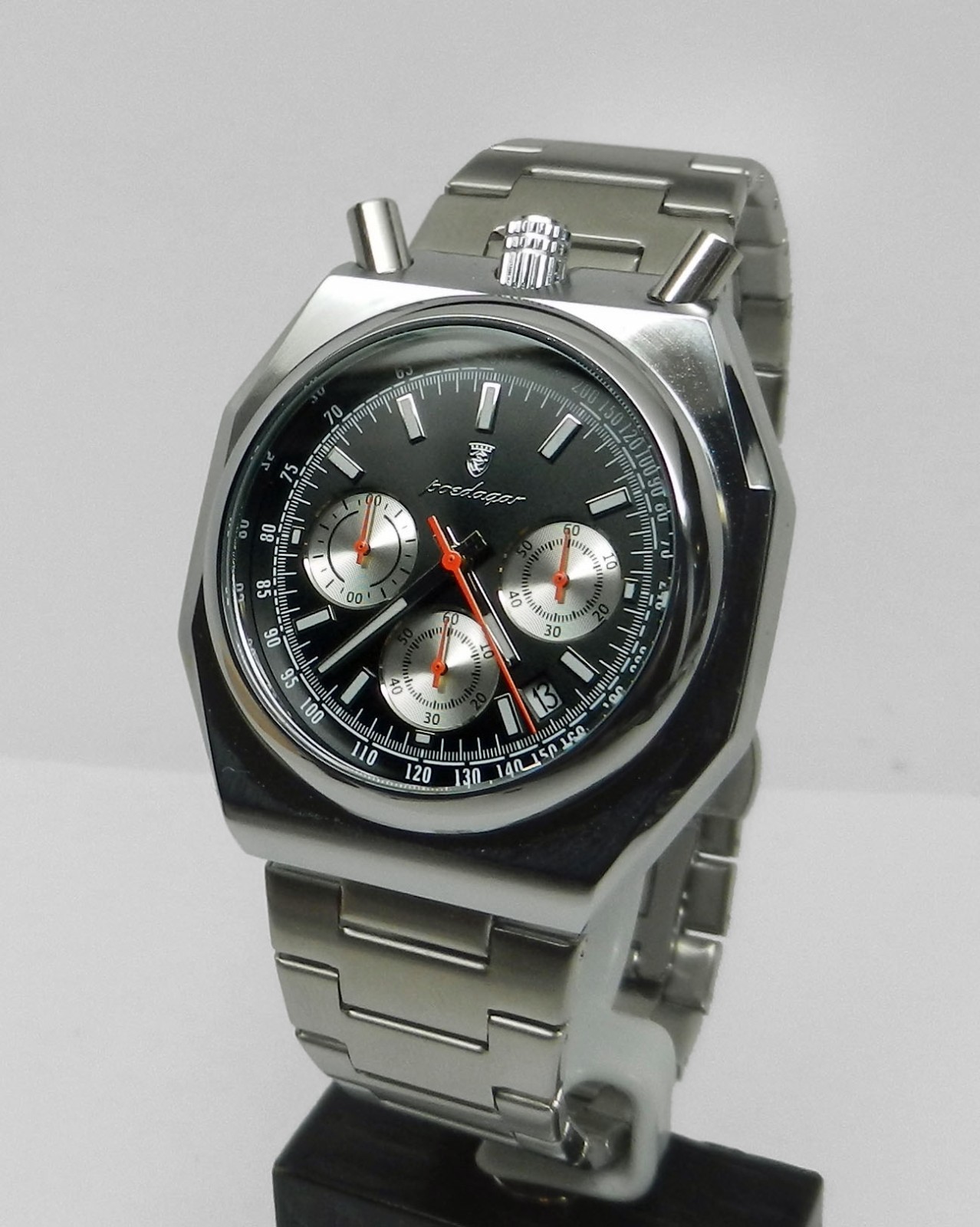 Men’s Retro Vintage Design Bullhead Octagon Chronograph Racing Driver 43mm Watch