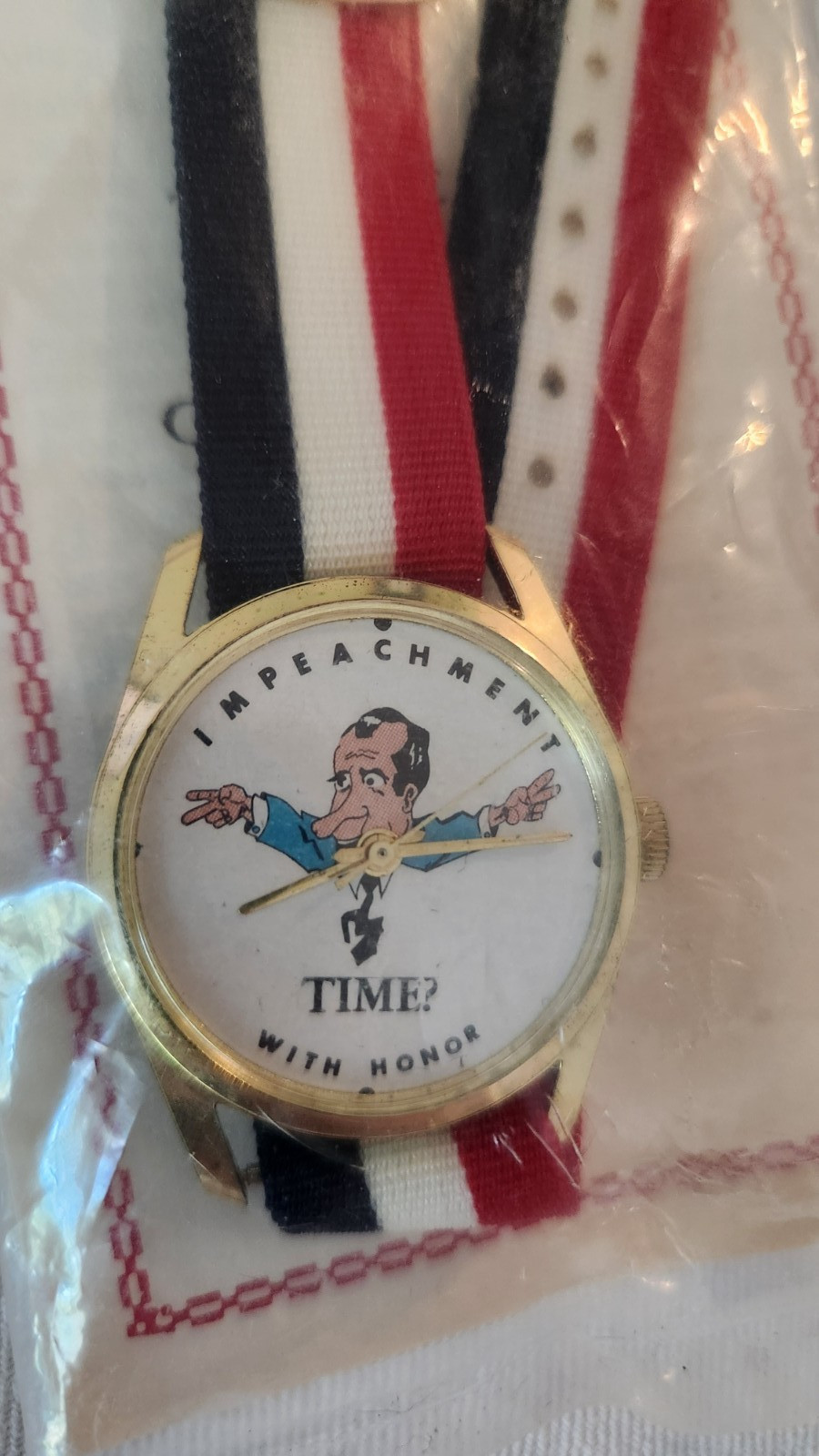 Wintage Richard Nixon IMPEACHMENT TIME WITH HONOR Novelty Wristh Watch