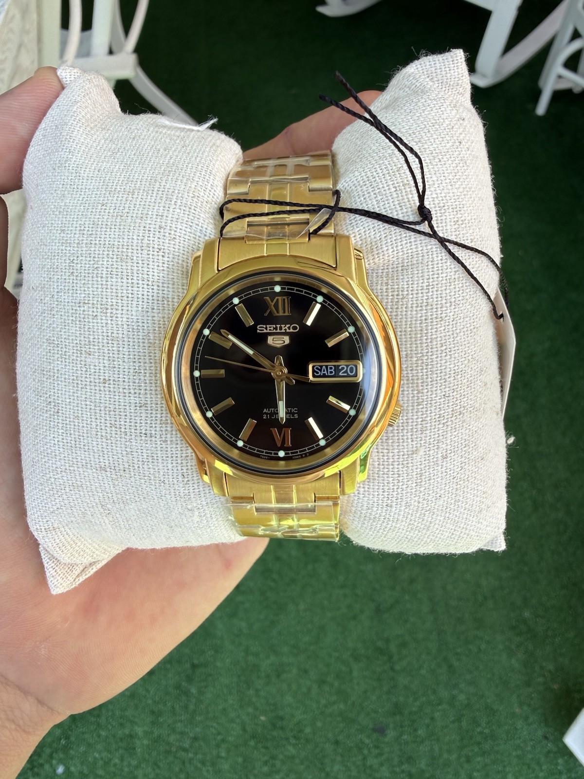 Seiko 5 Men’s Automatic Gold Tone Black Dial Exhibition Box Booklet