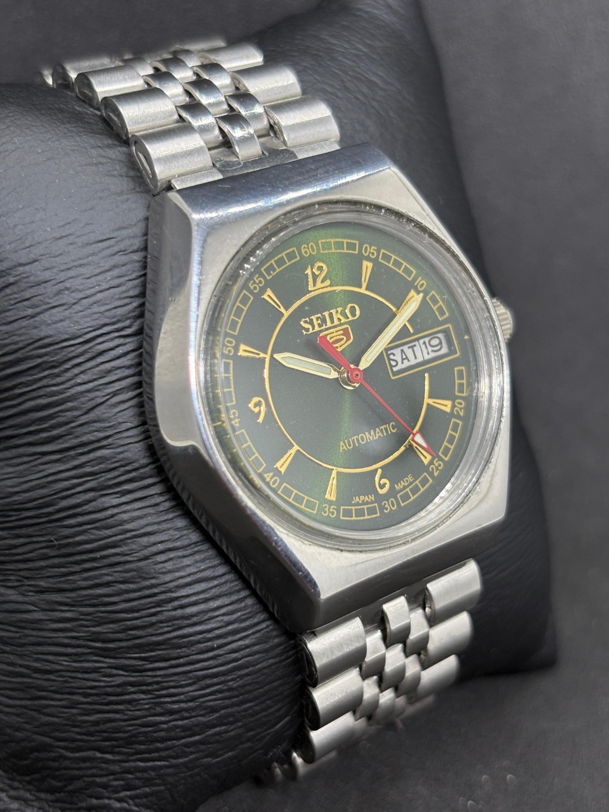 Vintage Seiko 5 Automatic Day/Date Japanese Men’s Wrist Watch