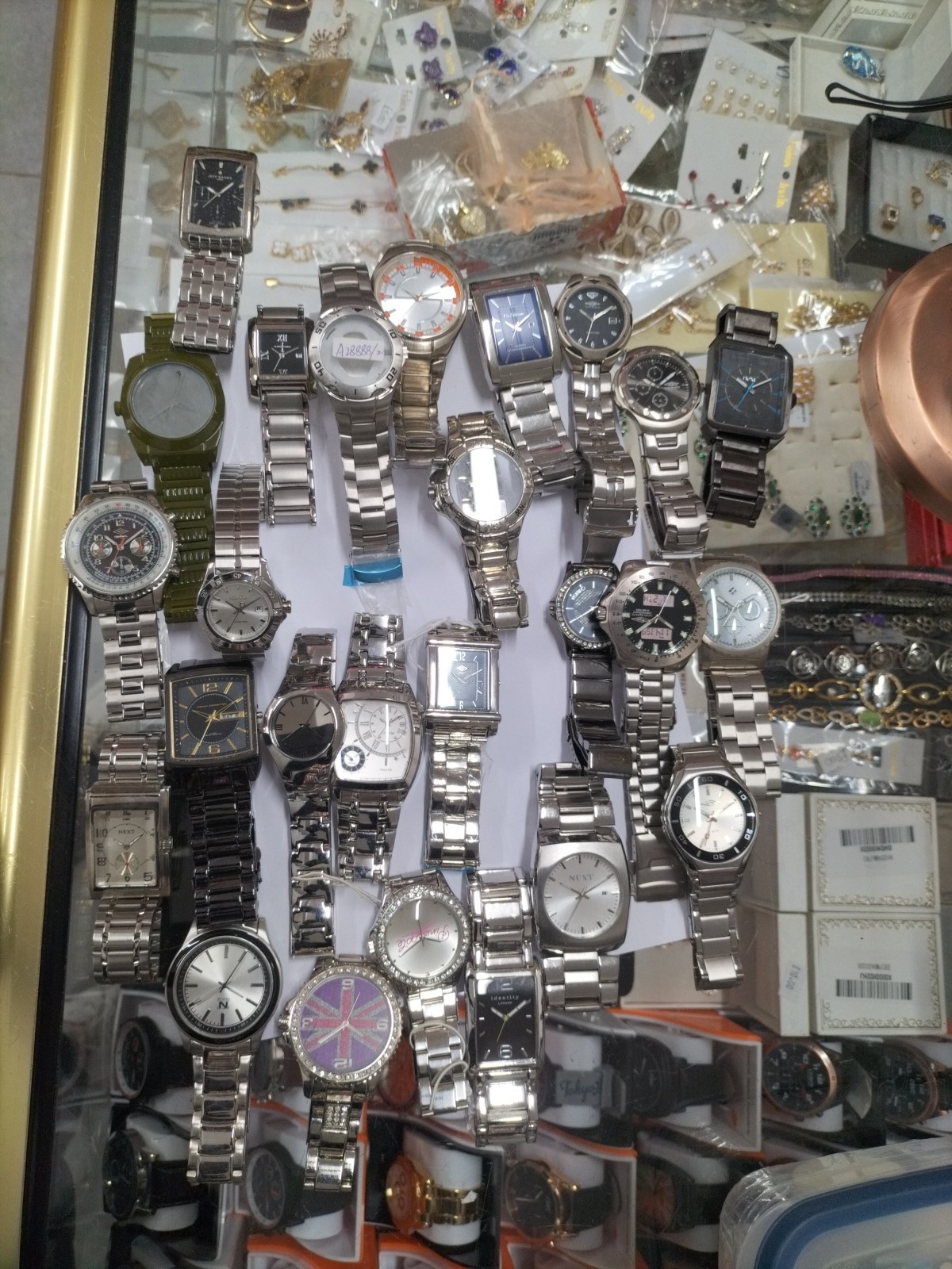 MEN’S MIX BUNDLE WATCHES FOR PARTS ONLY NOT WORKING SOLD FOR REUSABLE PARTS.