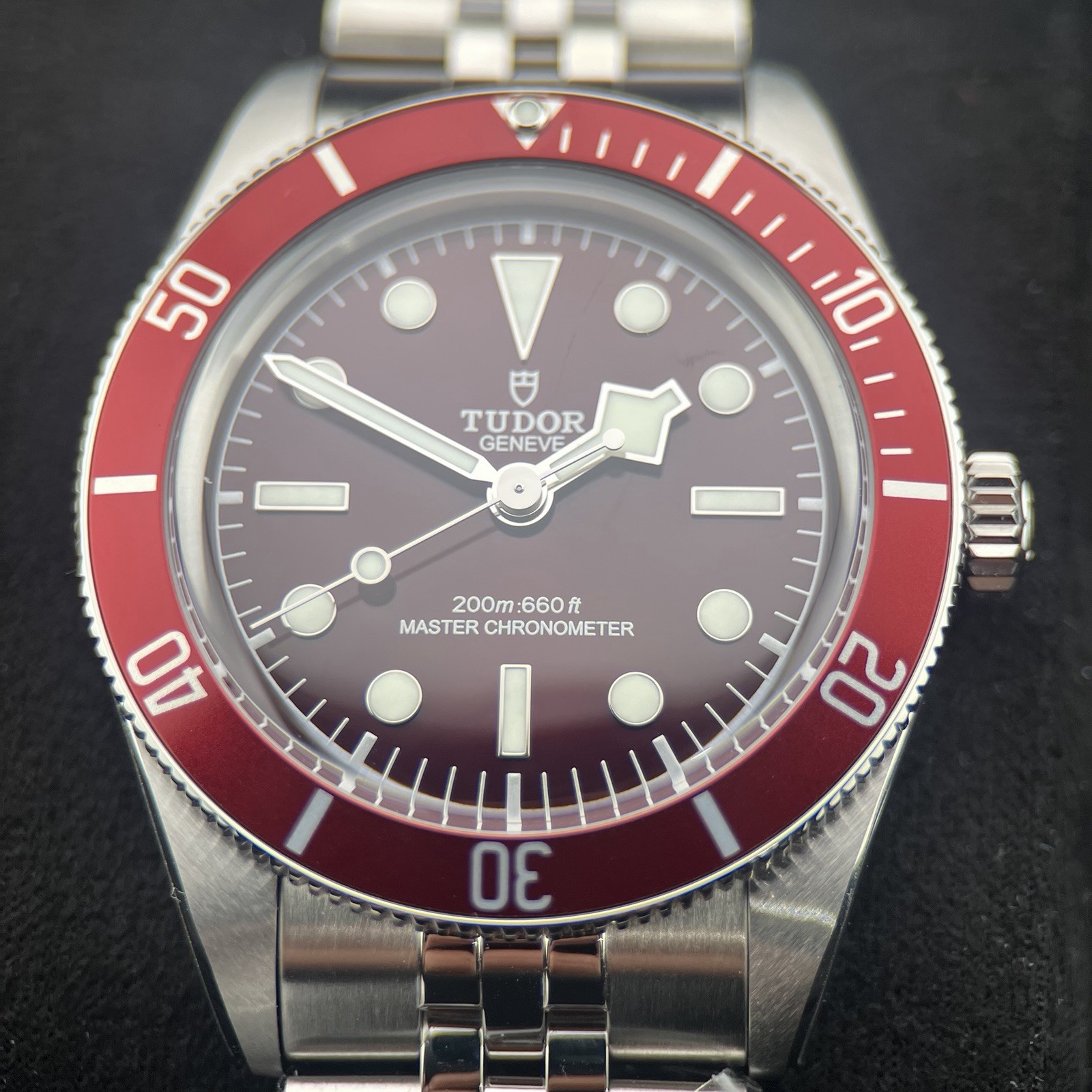 Tudor black bay 58 burgundy