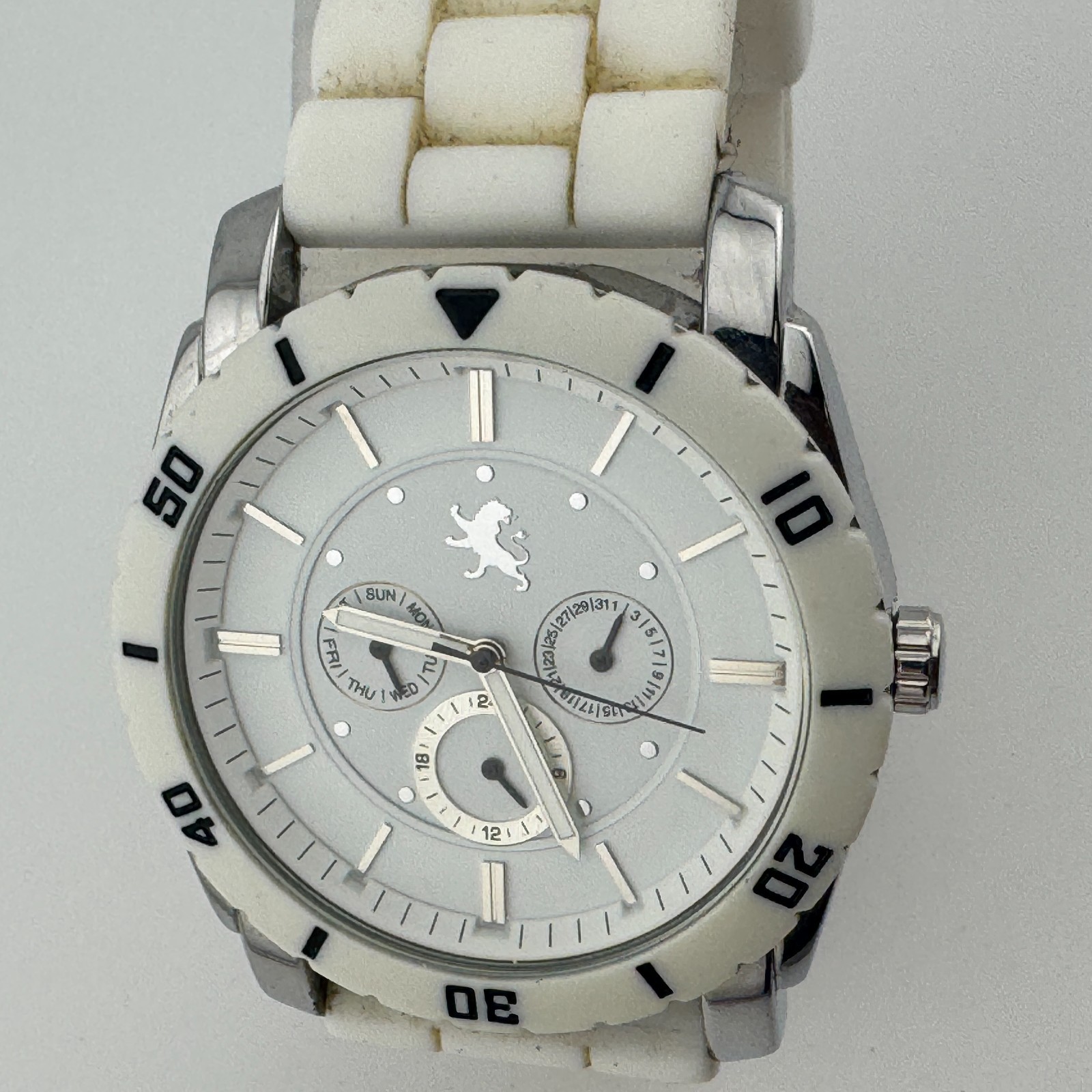 Express Quartz Watch Men Silver White Japan Movt Fixed Bezel Day Date New Batter