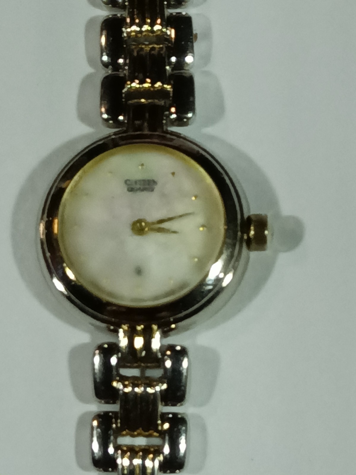 Ladies’ Citizen CQ Quartz Dress Watch / Iridescent Mother-of-Pearl Dial