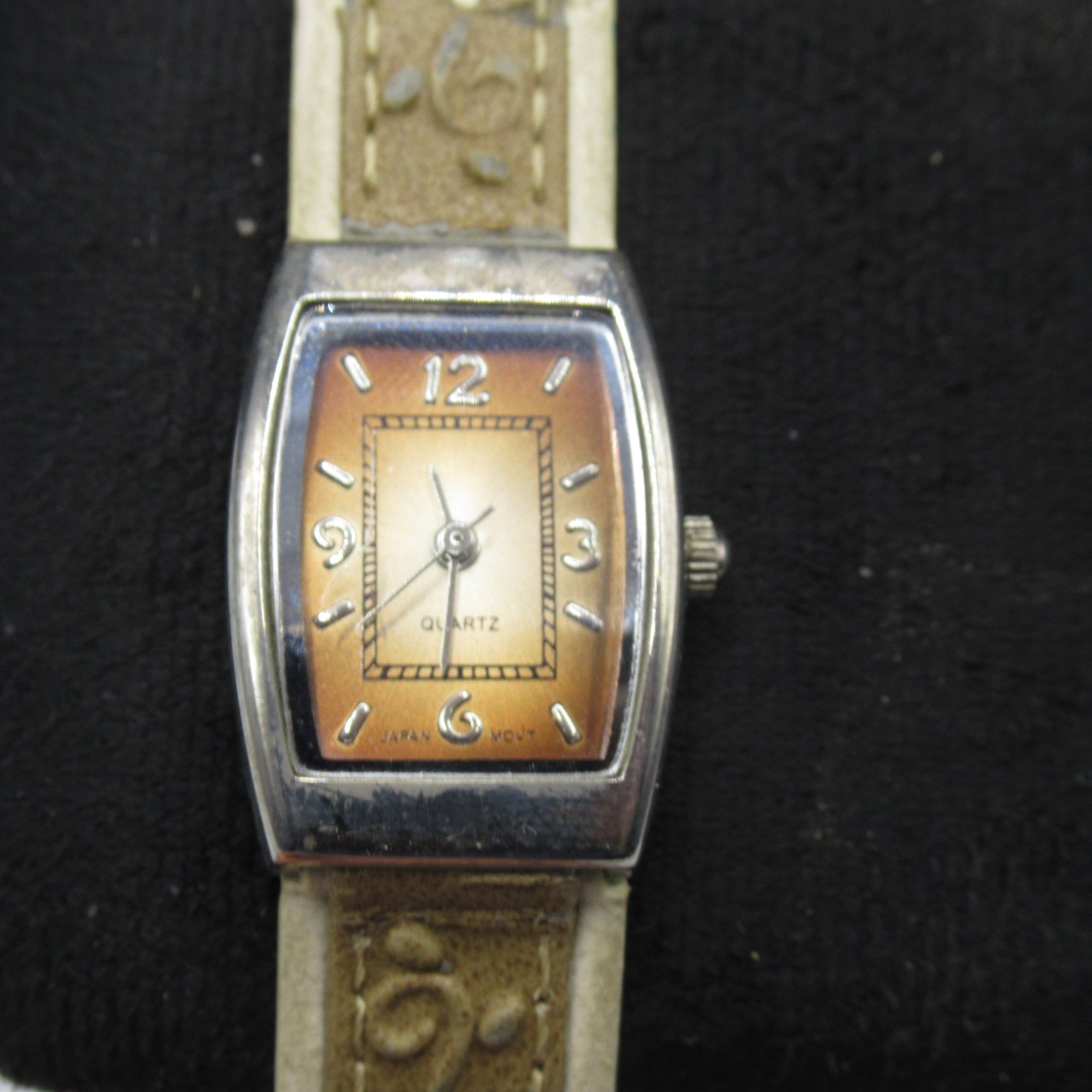 Vintage Style Tan Embossed Leather Quartz Watch Base Metal Bezel Stainless Back