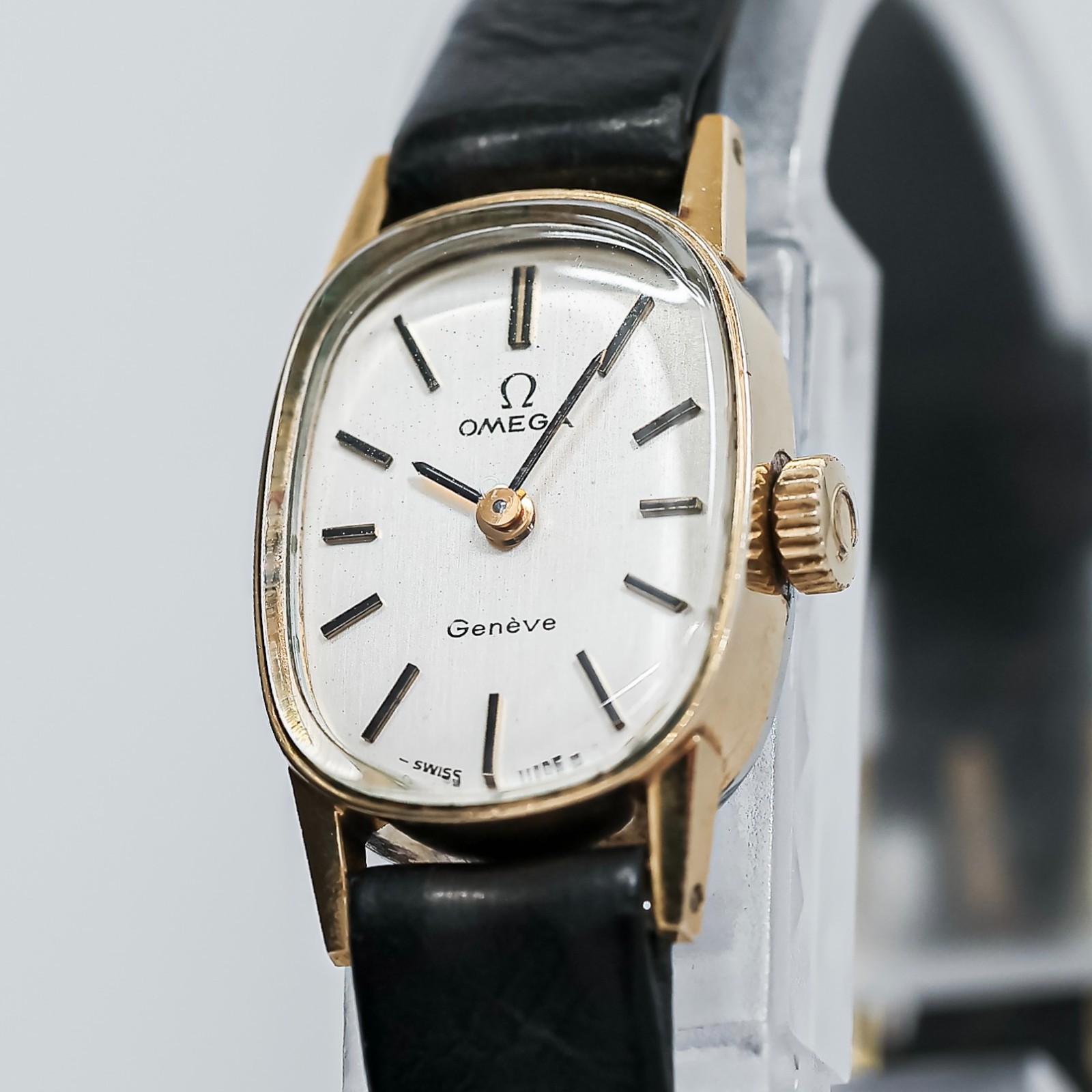 Vintage 1973 **NEAR MINT** OMEGA Geneve Cal.1070 Manual Winding Gold 15mm Ladies