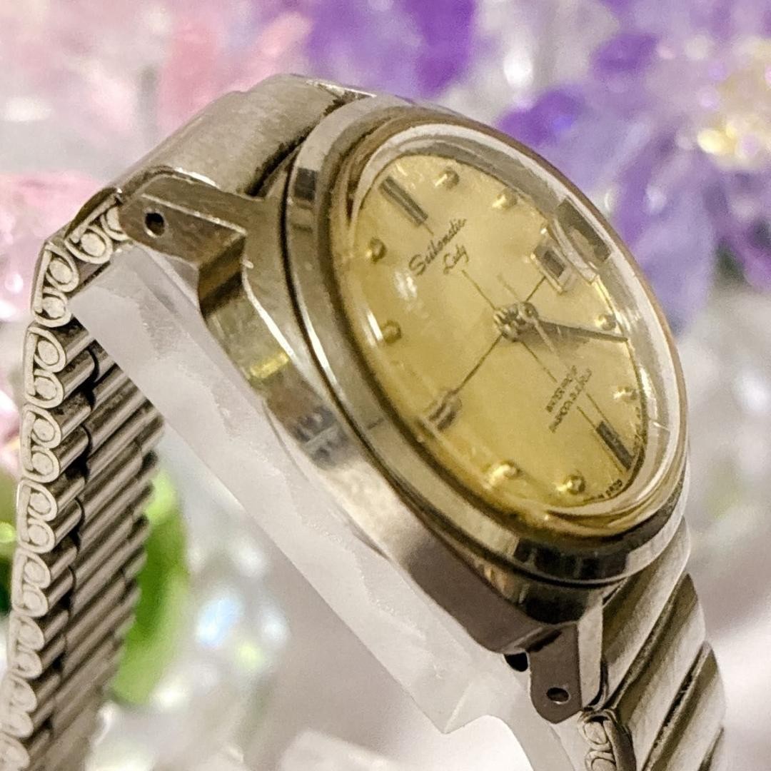 Working condition, as-is condition: Seiko 21-jewel SeikoMatic vintage wristwatch
