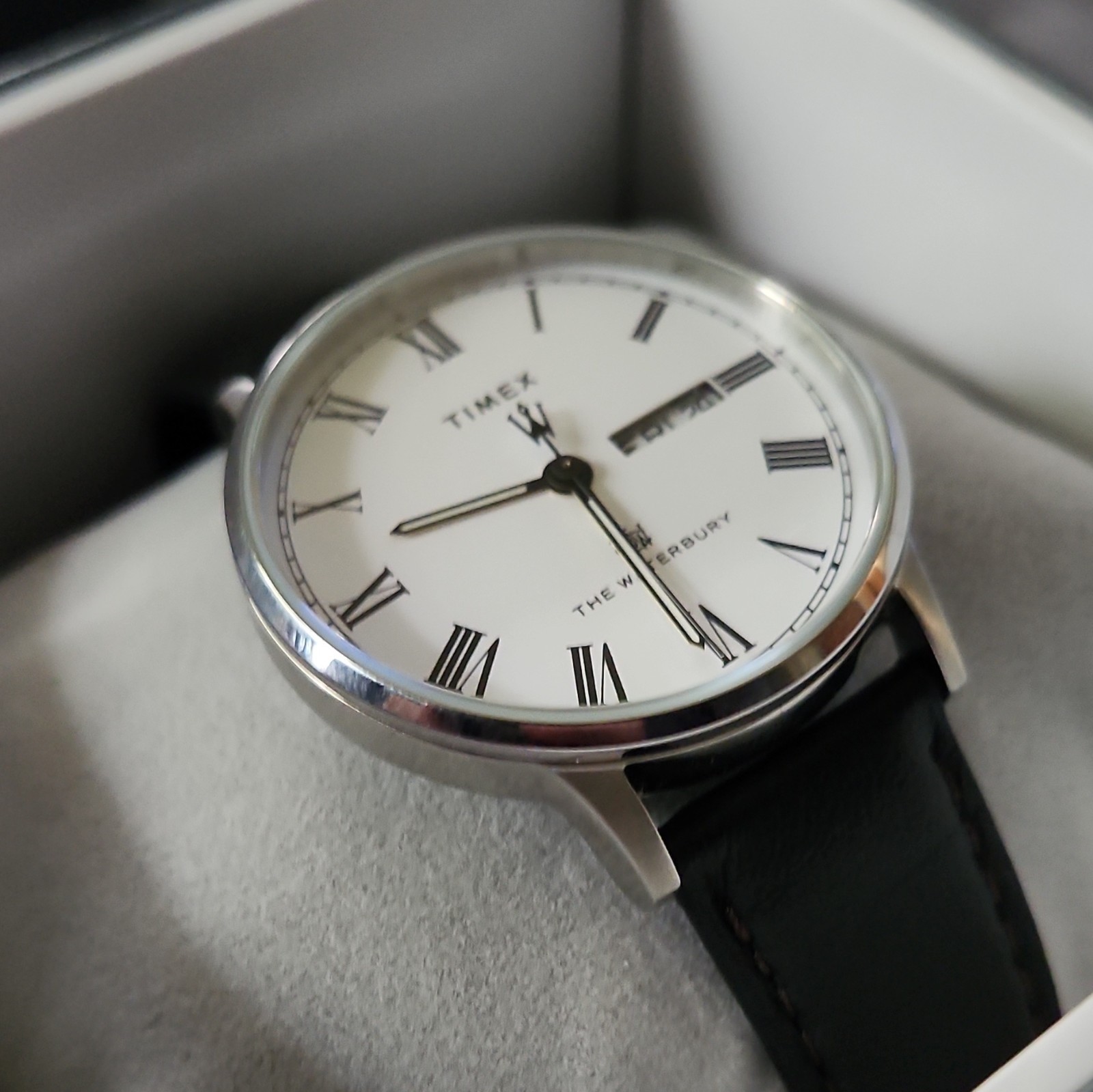 Timex Waterbury Quartz Day/Date 40mm White Dial Black Leather Strap 50m