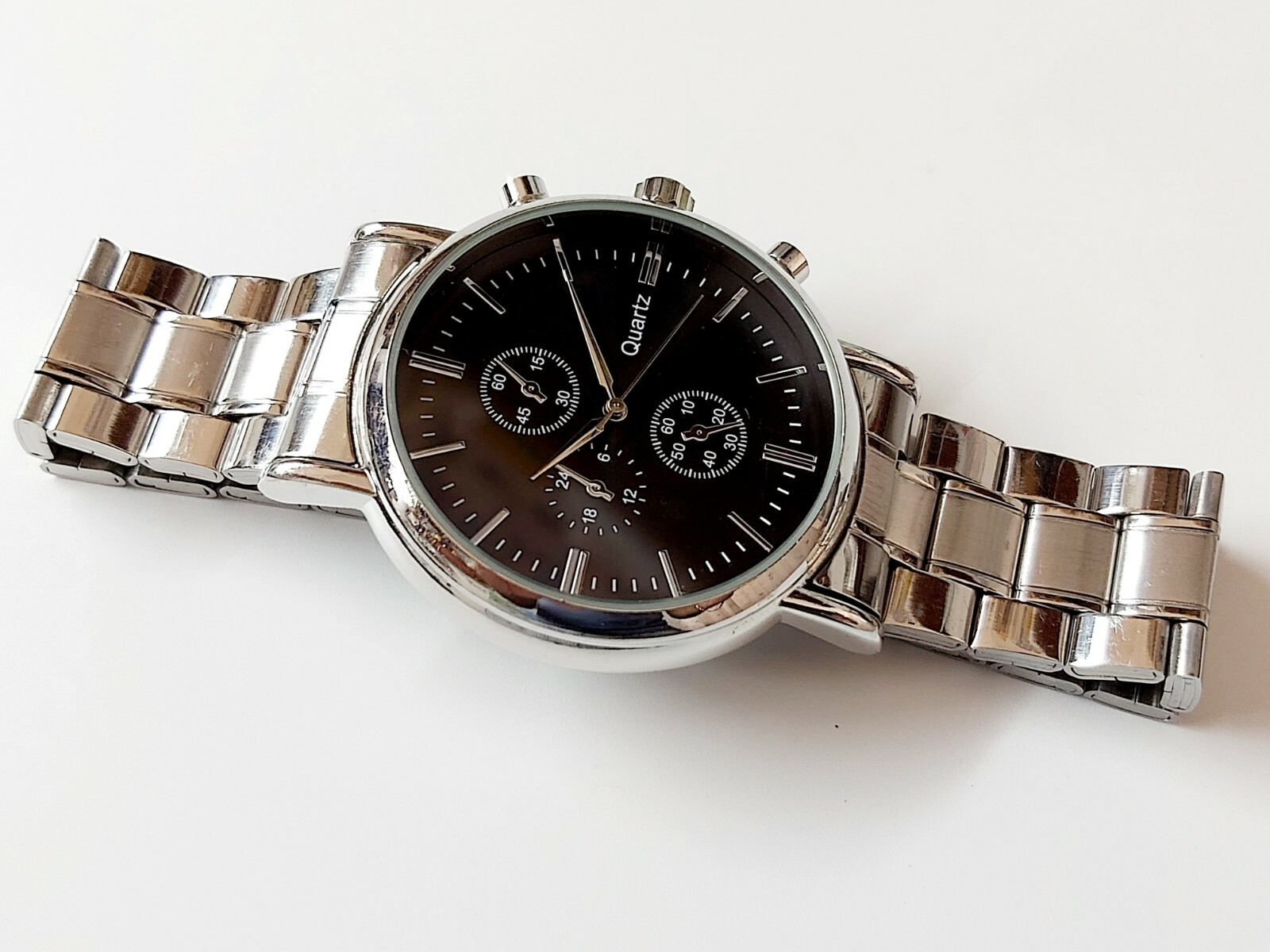 Large Size Black Dial Classic Quartz Men’s Watch. Total Length 25cm 9.85″