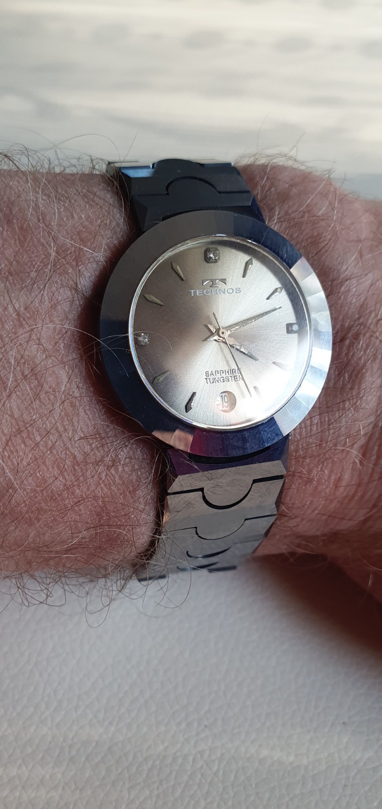 Vintage Technos TEM560 Swiss Tungsten Sapphire Men’s Quartz Faceted Watch Date