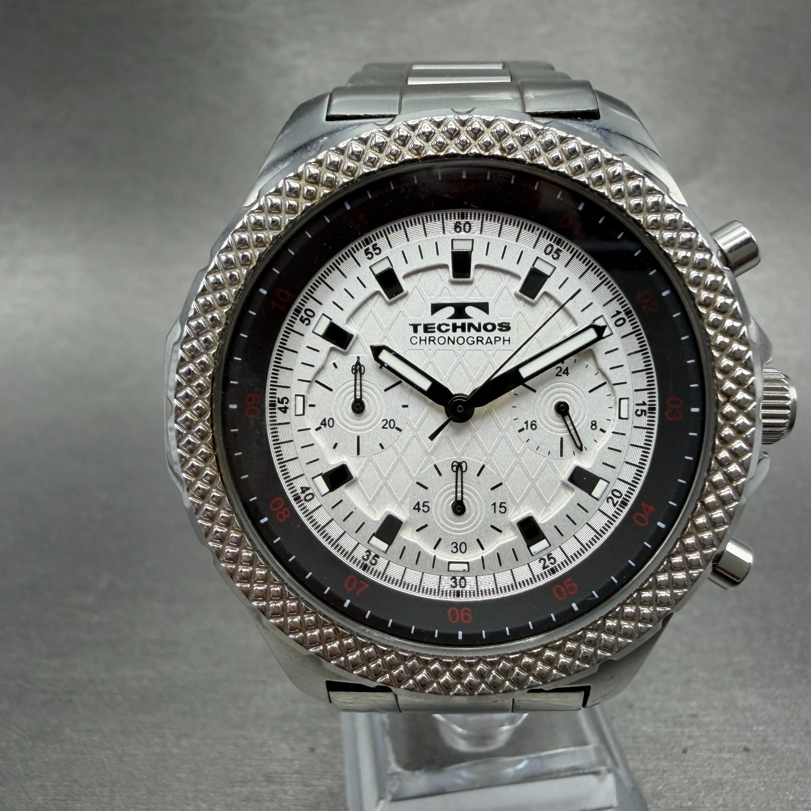 Technos Chronograph Watch Men 43mm Silver Dial Silver Tone T2253 New Battery