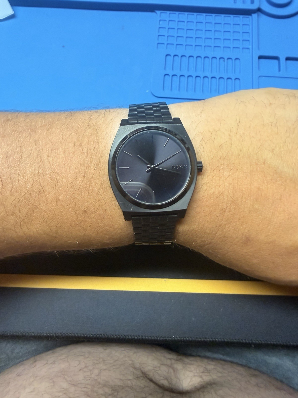 Nixon Minimal The Time Teller Quartz Black Dial Steel Bracelet 100m WR