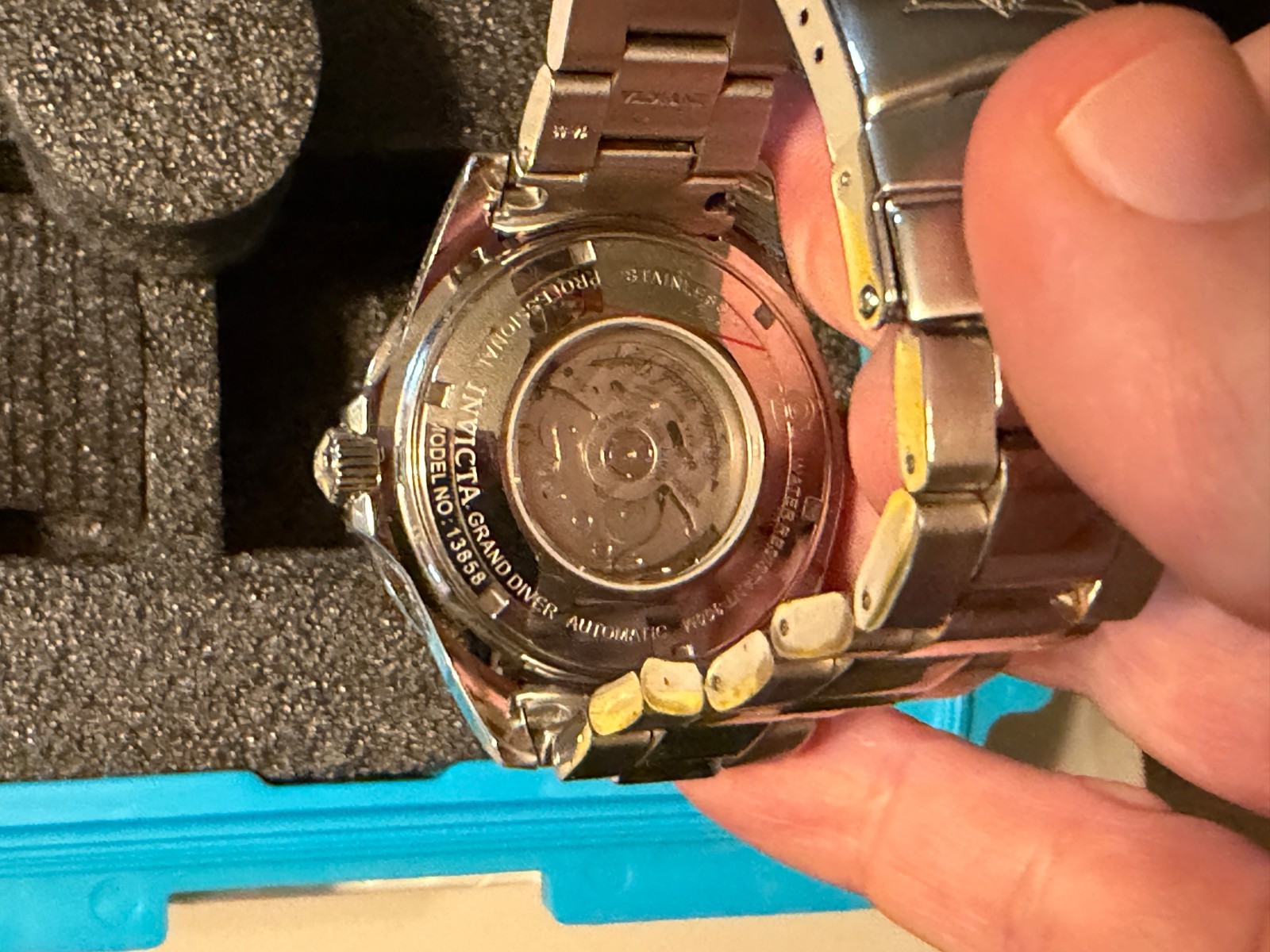 Invicta Pro Diver Men’s Watch ~ Model 13858 ~ With 3-Slot Dive Impact Case!