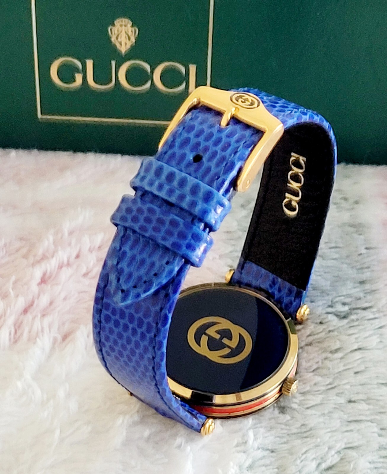Gucci 2000M,Authentic,Unique,Beautiful,Scratch Free Crystal,One Of A Kind,30 MM.