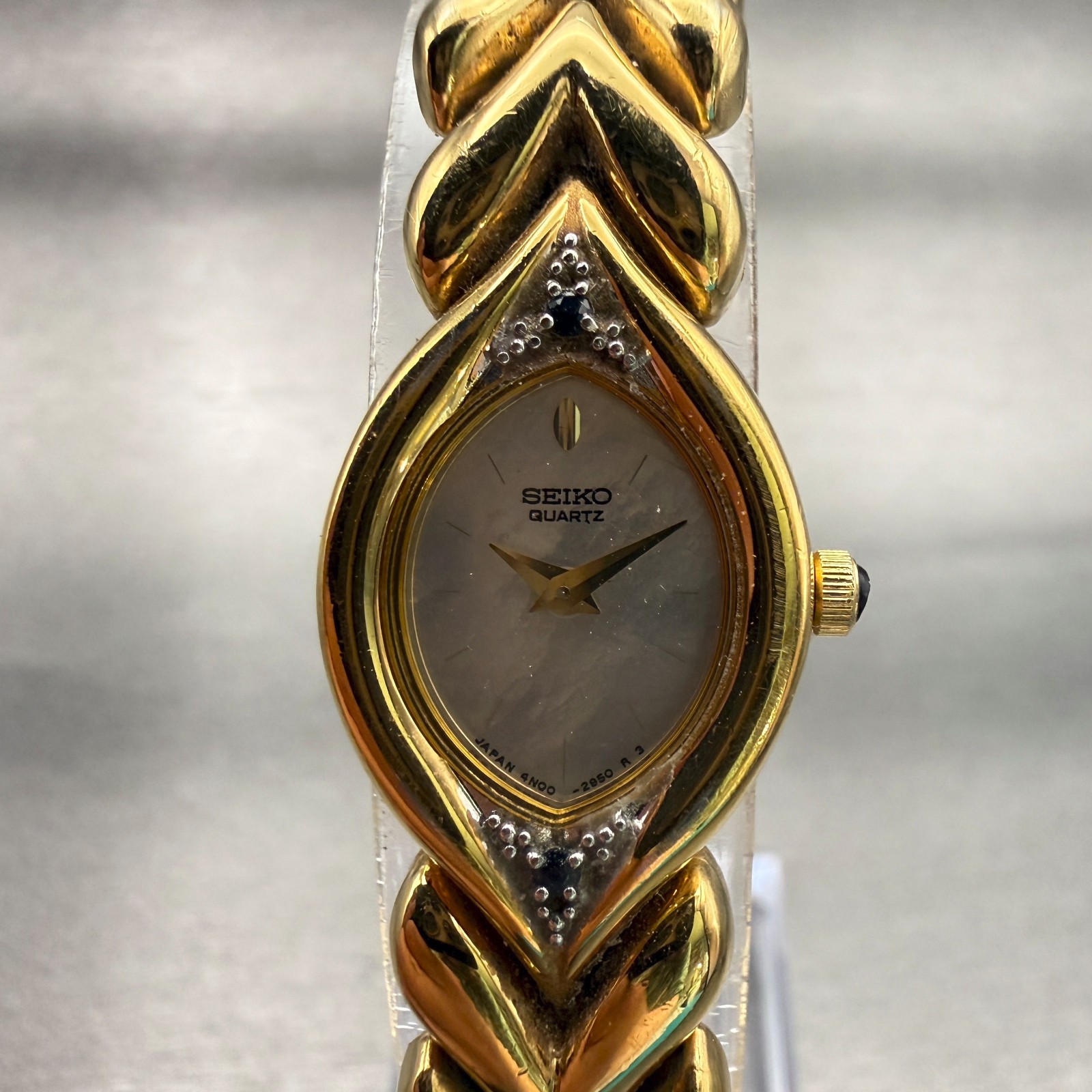 Seiko Watch Women 16mm MOP Dial Gold Tone Oval 4N00-5979 New Battery Vintage