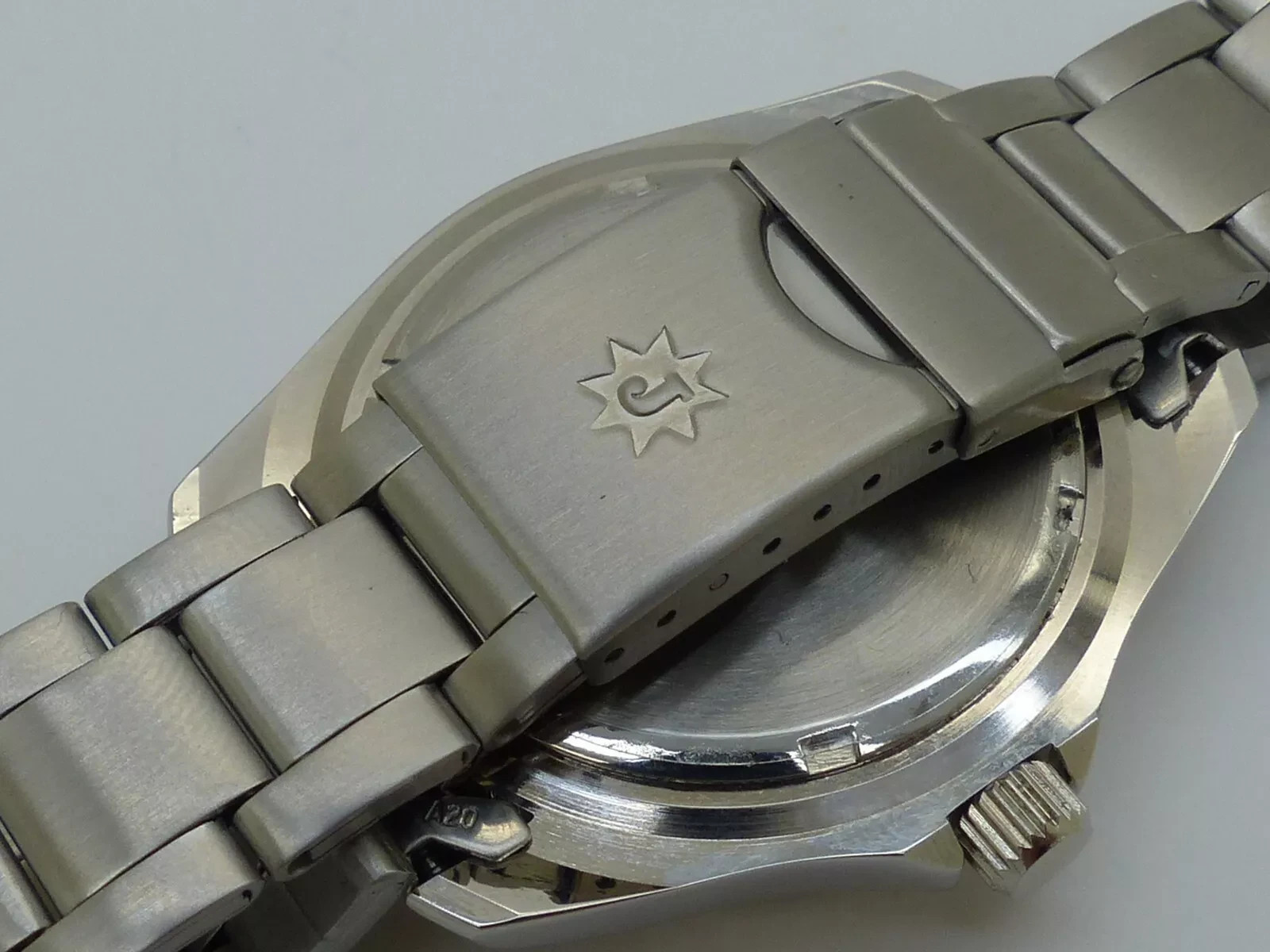 Junghans Quartz Divers Watch Ref: 31/3030.44 from the Egana Goldpfeil period.