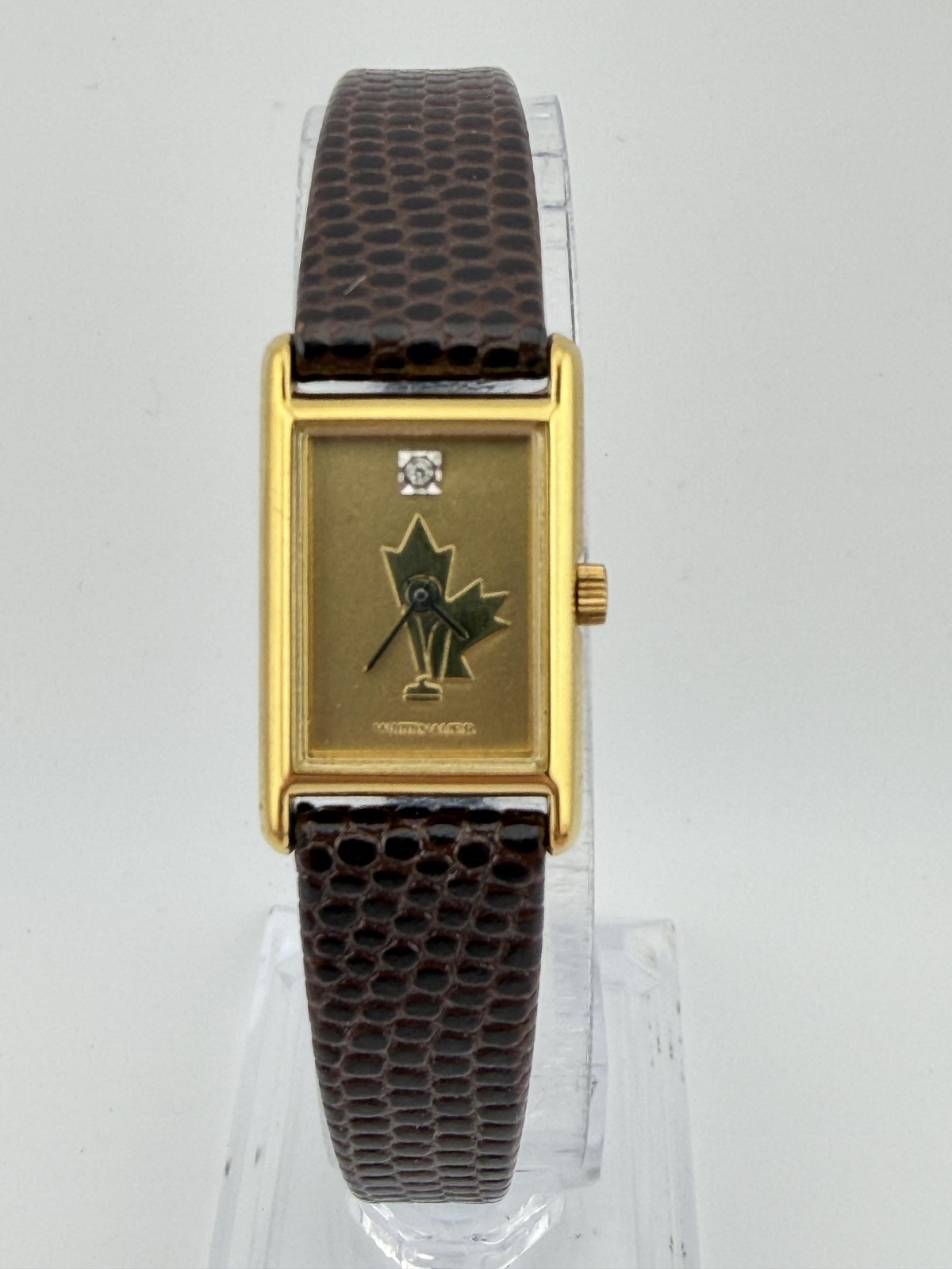 Vintage Wittnauer Womens Watch 15.7mm Gold Dial Brown Leather Maple Leaf Canada